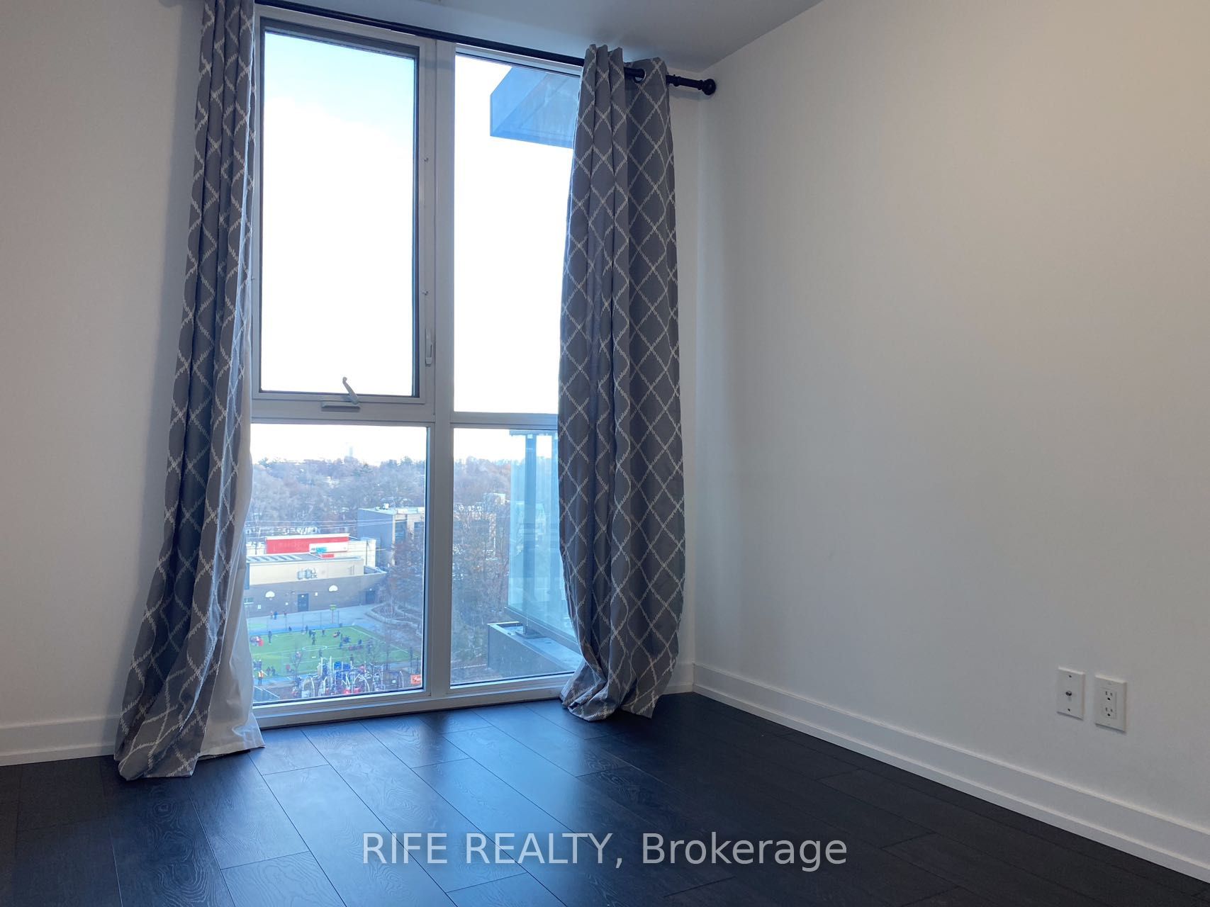 125 Redpath Ave Property Photo 3
