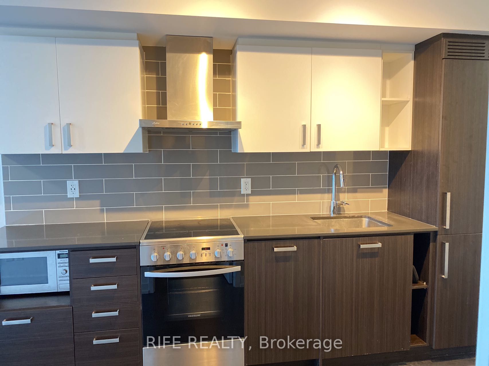 125 Redpath Ave Property Photo 7