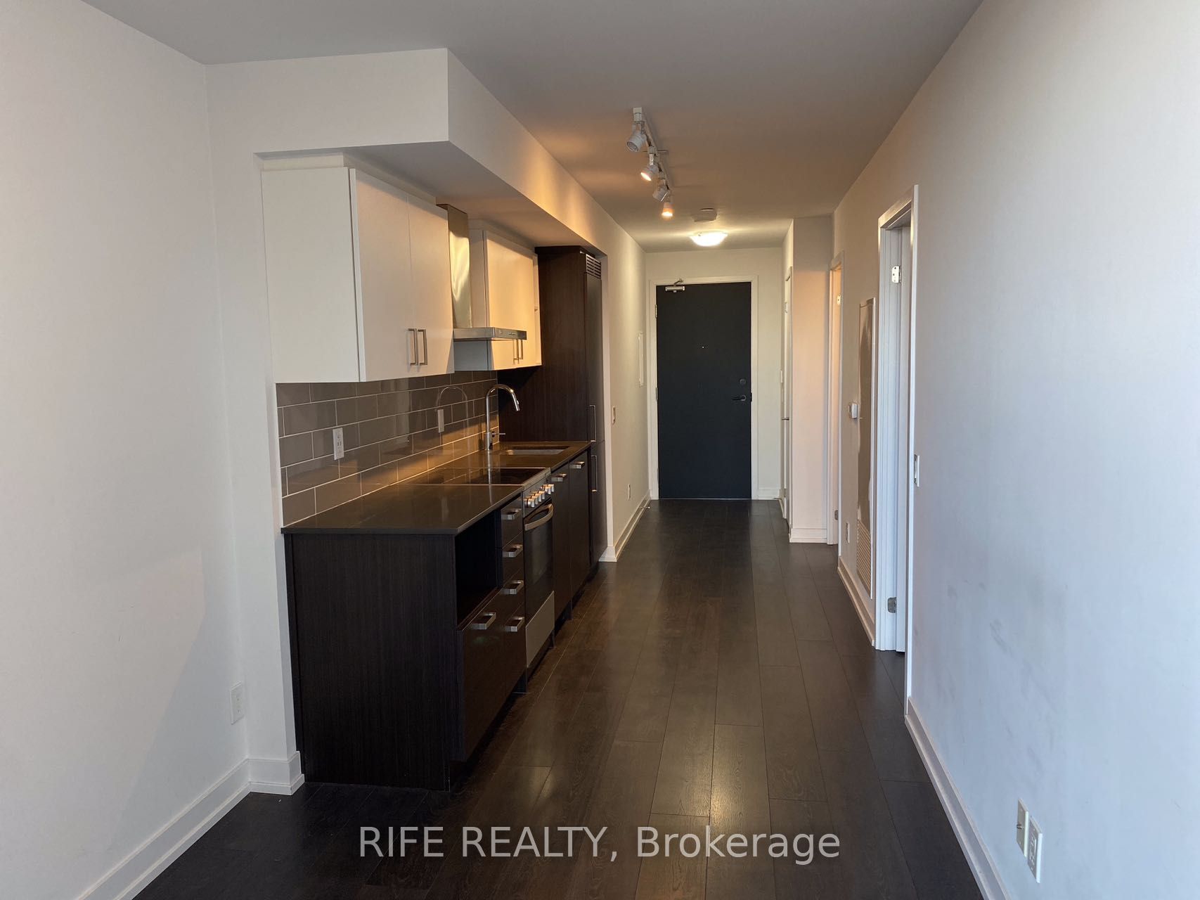125 Redpath Ave Property Photo 10