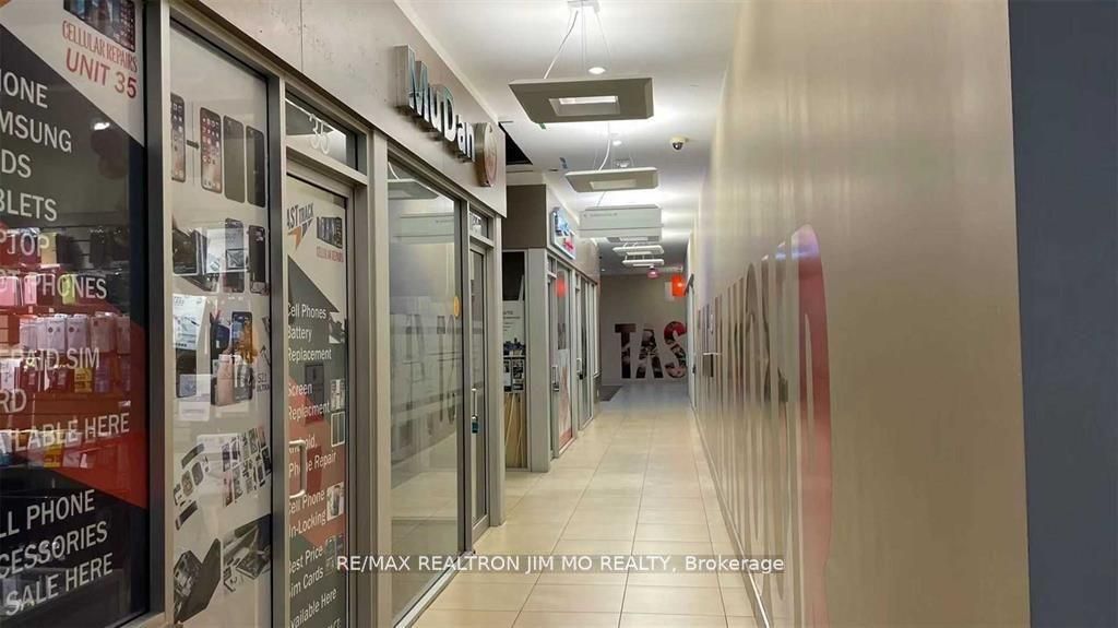 384 Yonge St Property Photo 4