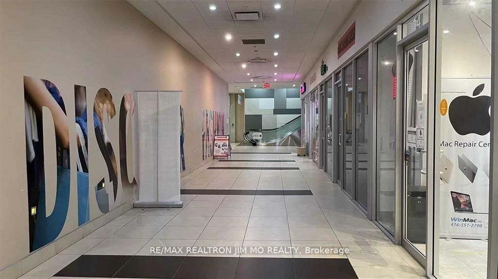 384 Yonge St Property Photo 7