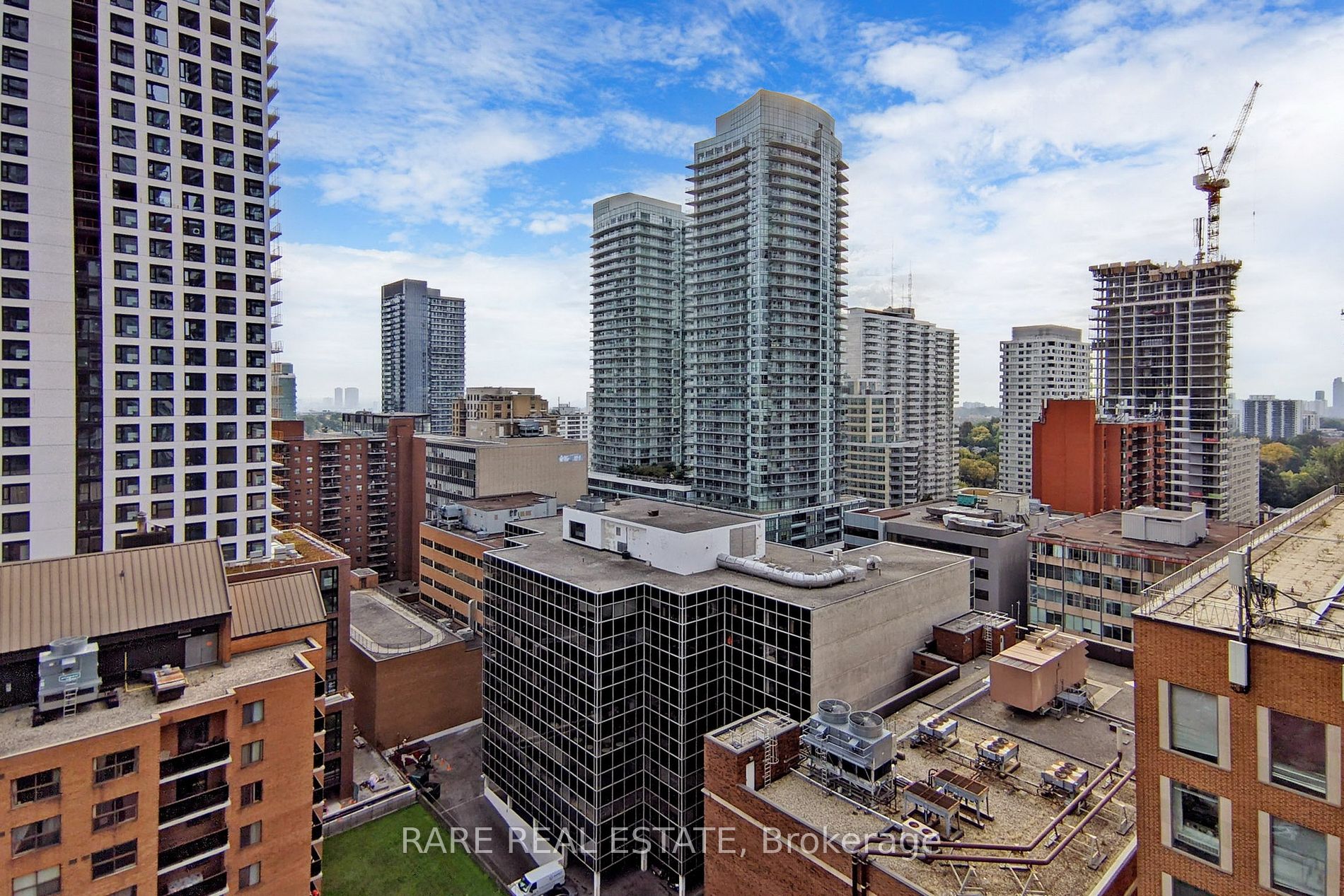 39 Roehampton Ave 10 Property Photo 2