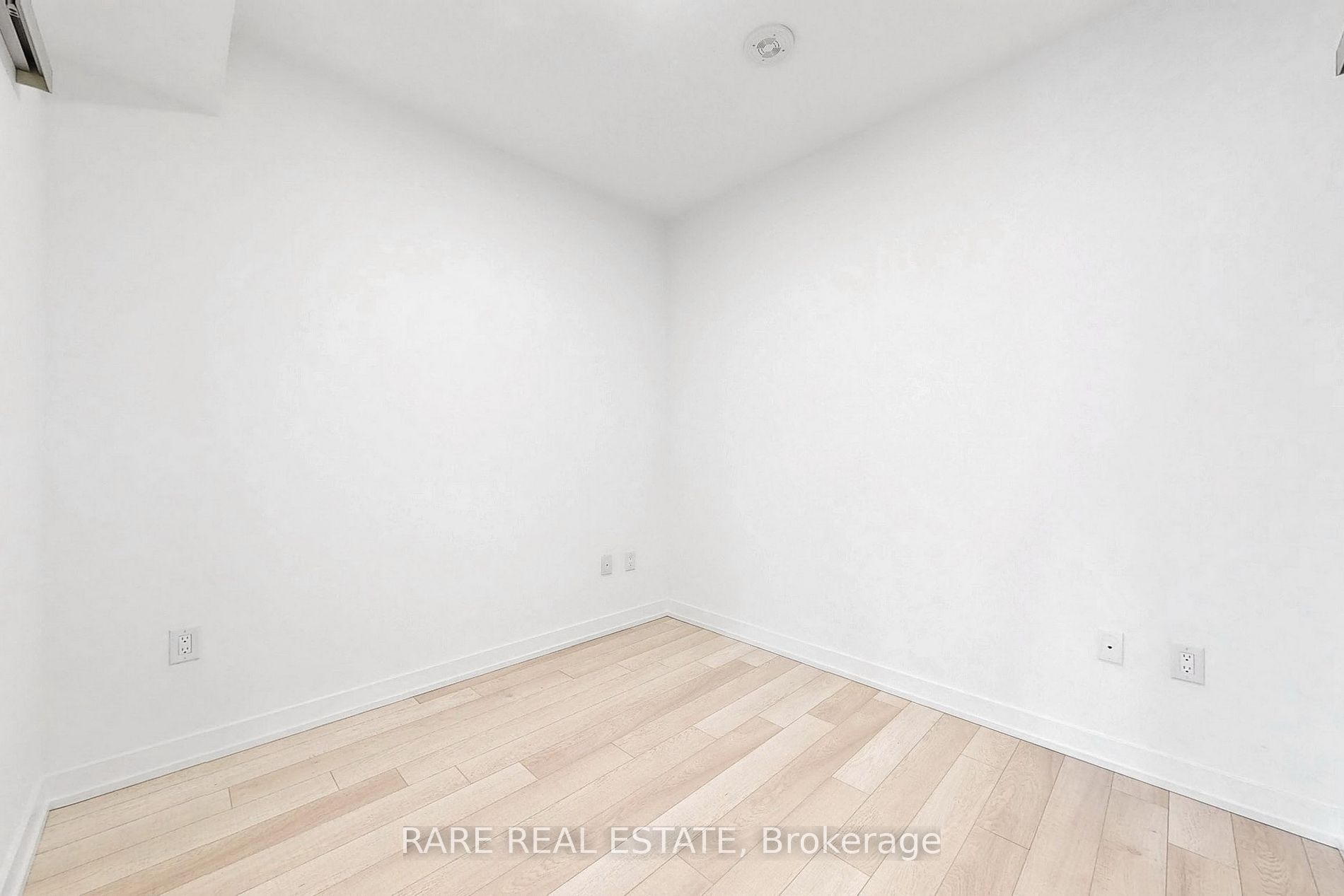 39 Roehampton Ave 10 Property Photo 14