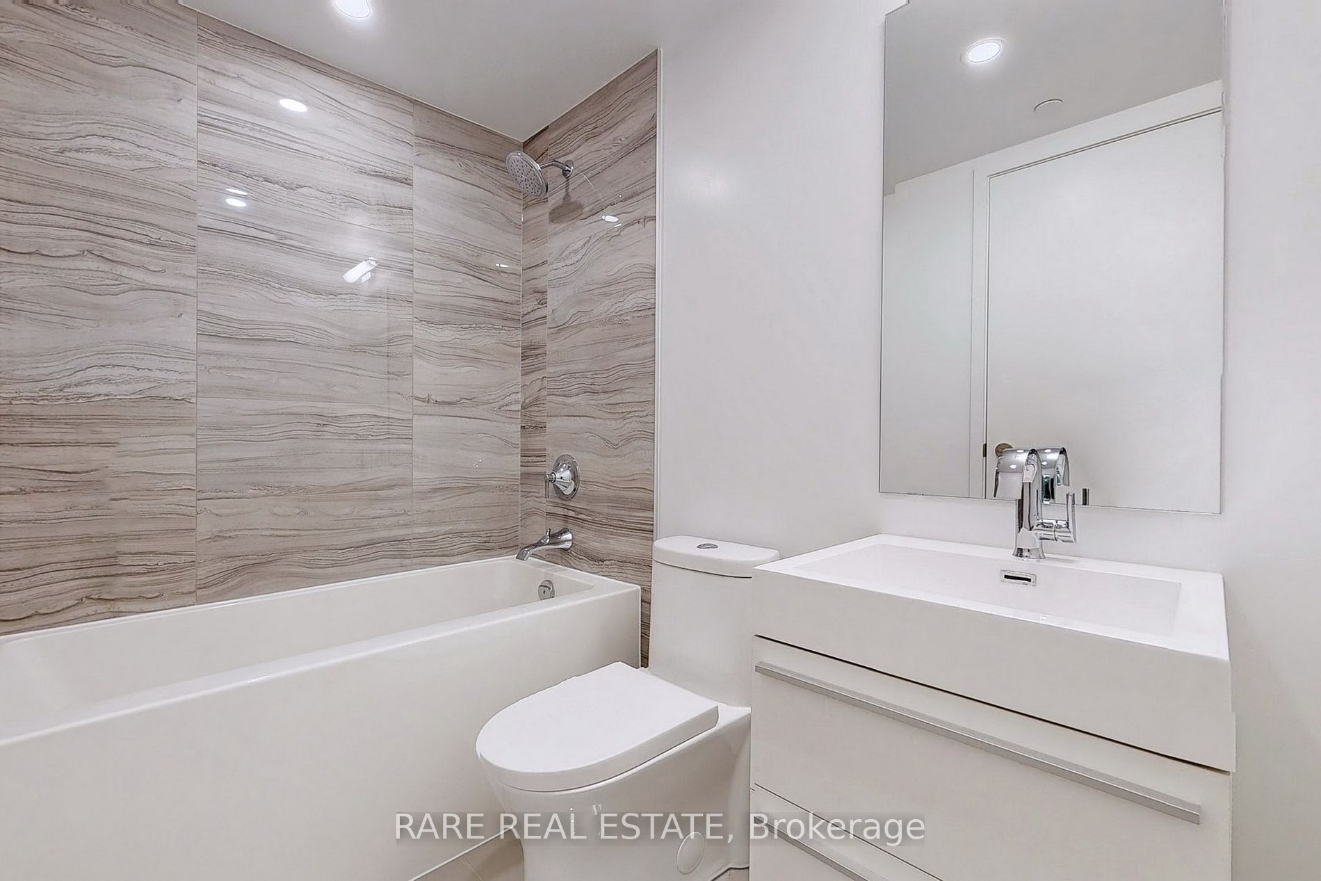 39 Roehampton Ave 10 Property Photo 17