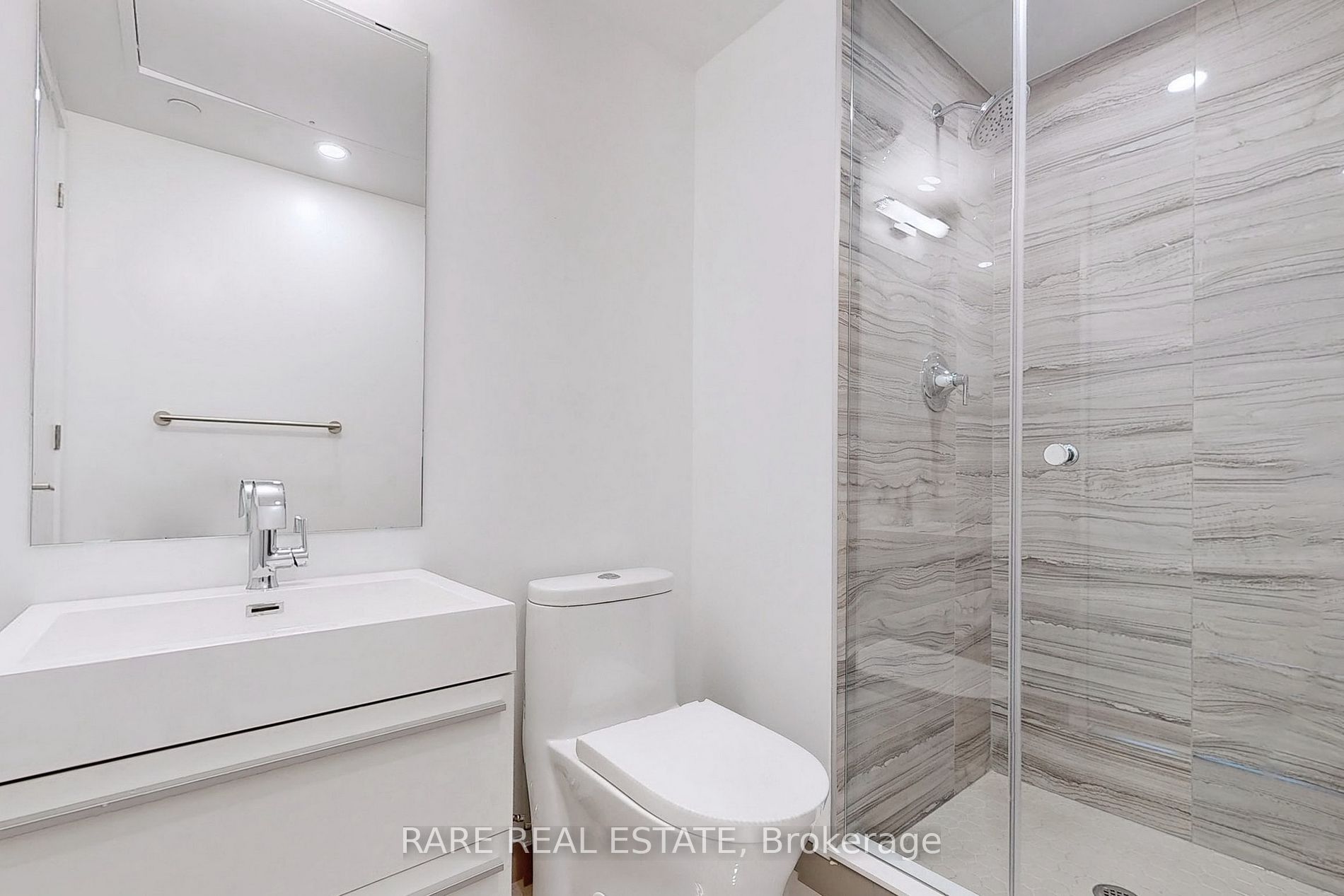39 Roehampton Ave 10 Property Photo 18