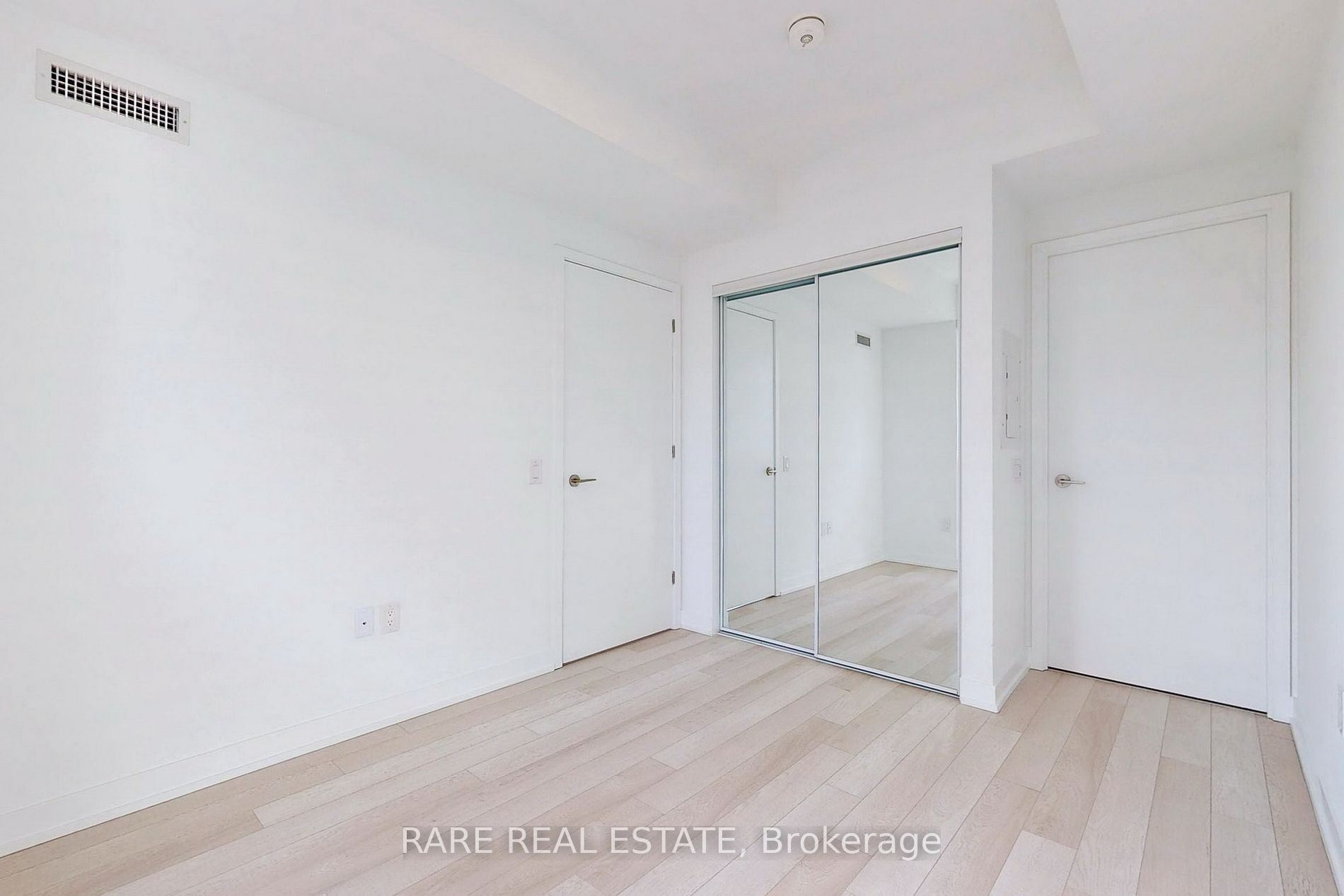 39 Roehampton Ave 10 Property Photo 22