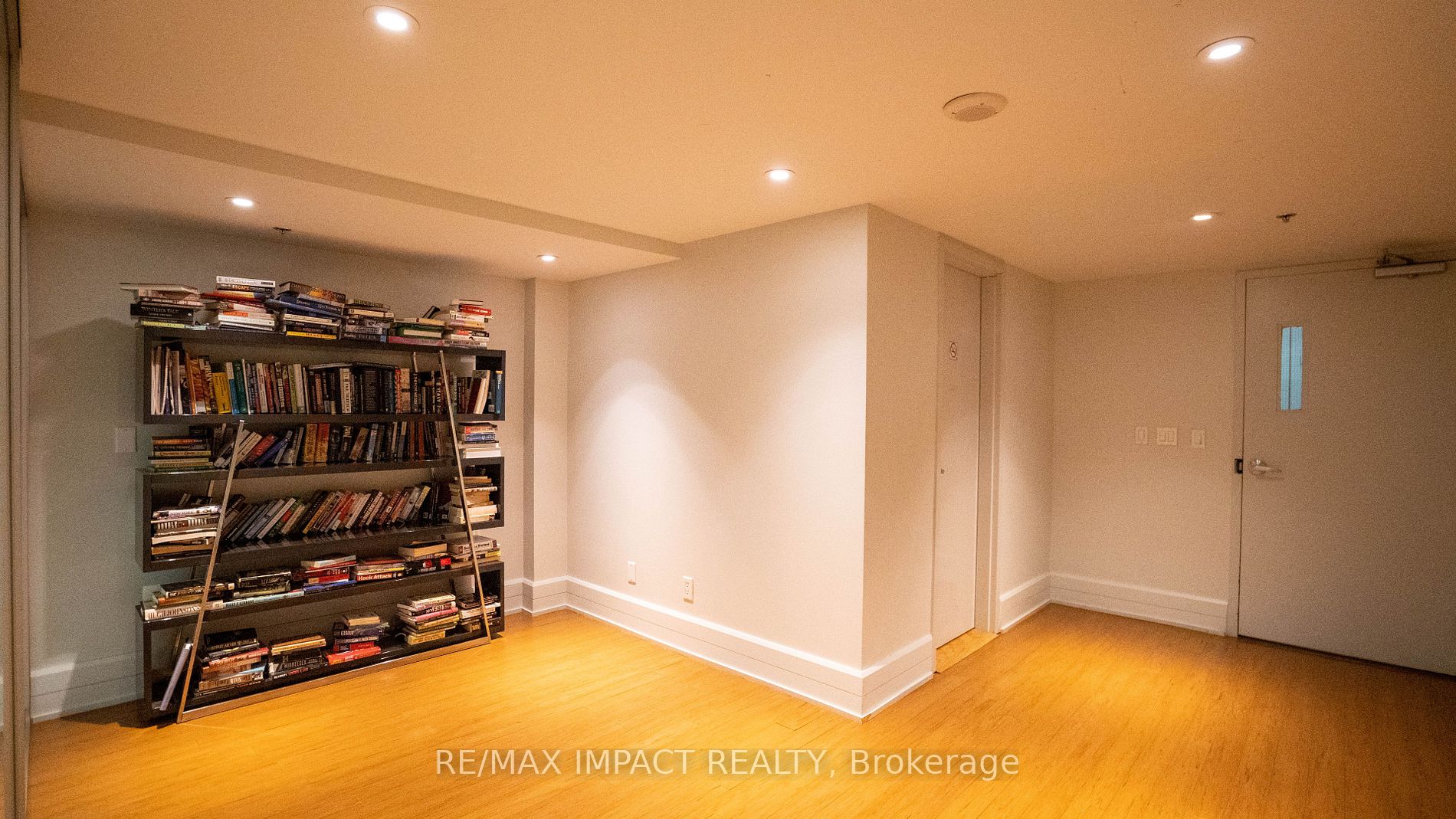 111 Elizabeth St 16 Property Photo 22
