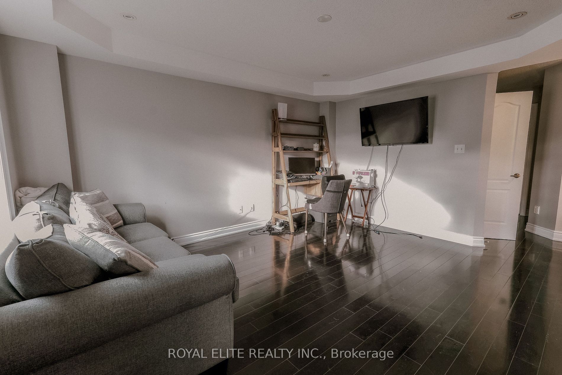 45 Routliffe Ln Property Photo 3