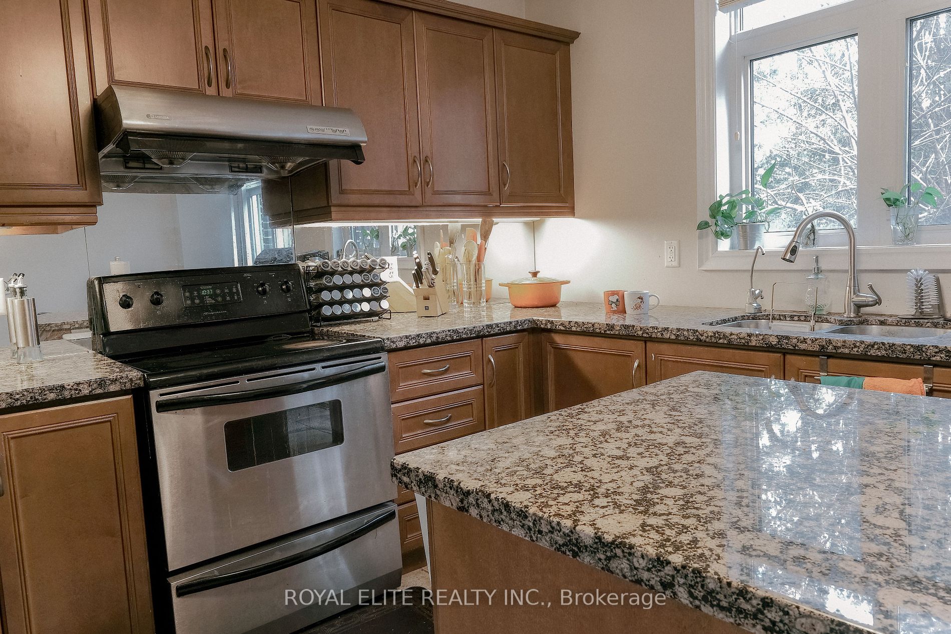 45 Routliffe Ln Property Photo 4