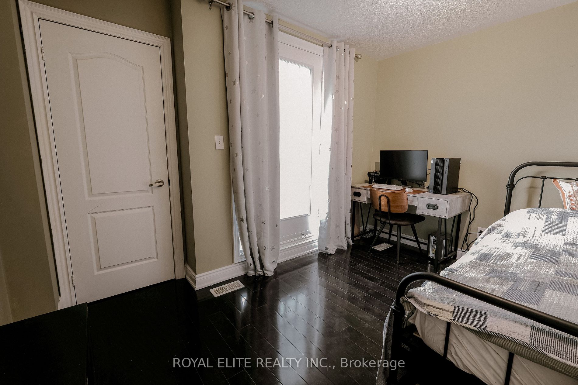 45 Routliffe Ln Property Photo 9