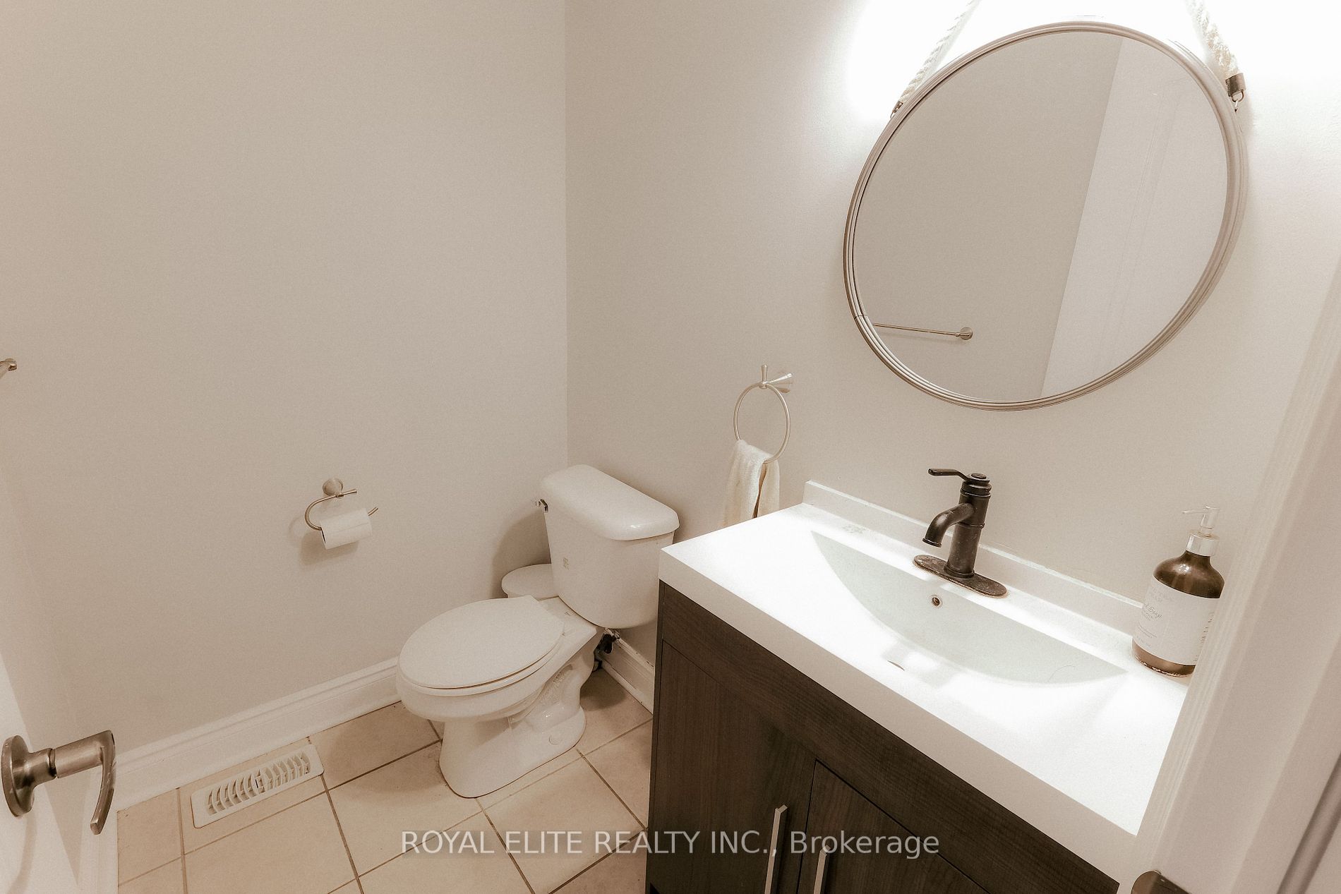 45 Routliffe Ln Property Photo 19