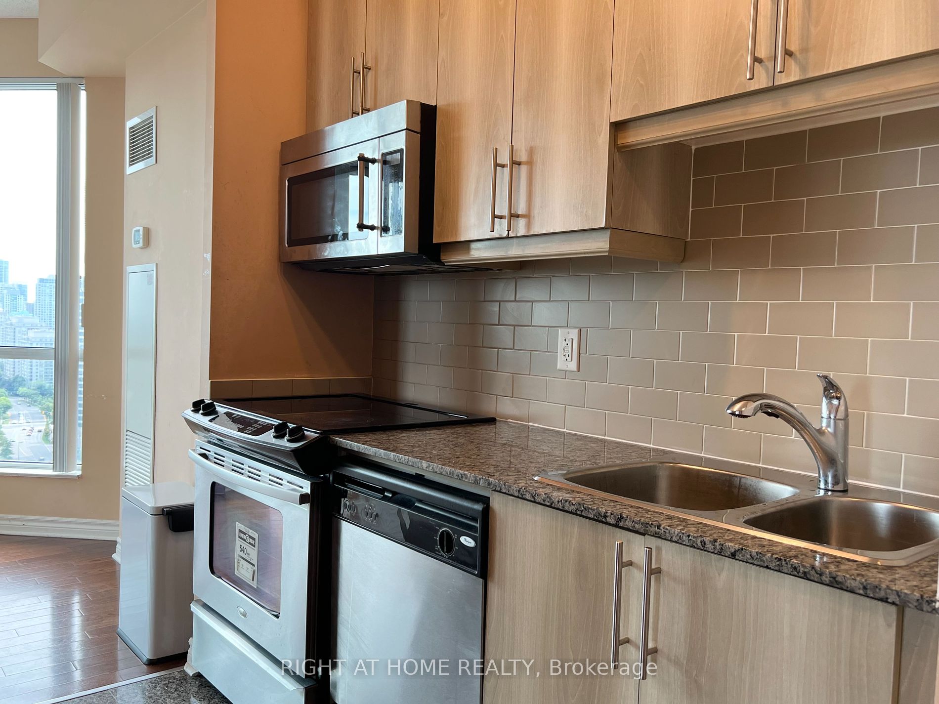 18 Holmes Ave 3 Property Photo 8
