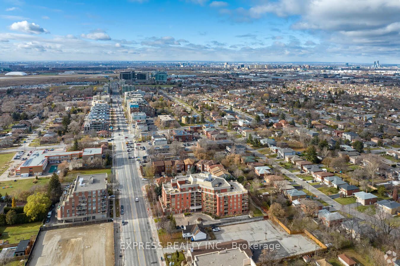 800 Sheppard Ave W Property Photo