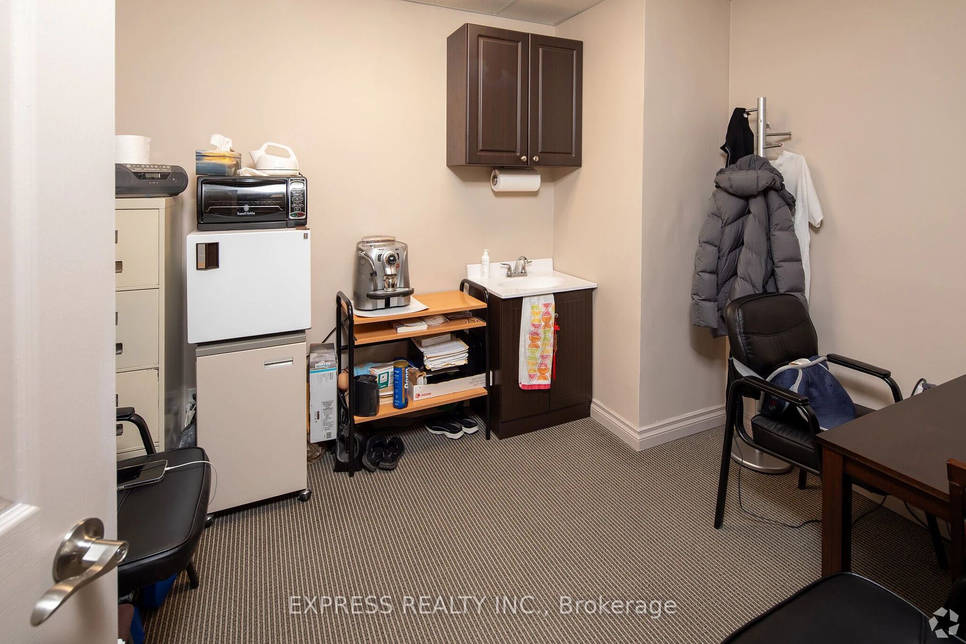 800 Sheppard Ave W Property Photo 9