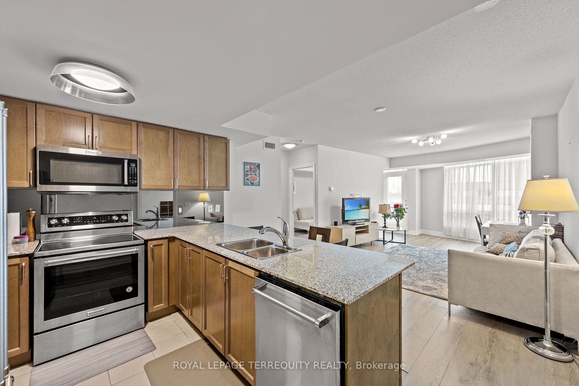 8 Scollard St 9 Property Photo 7