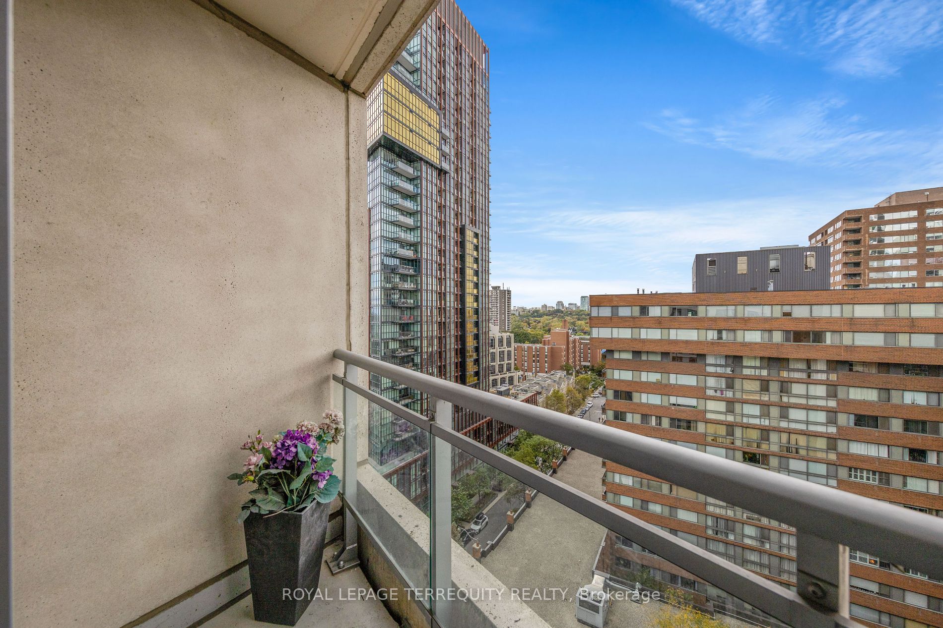 8 Scollard St 9 Property Photo 13