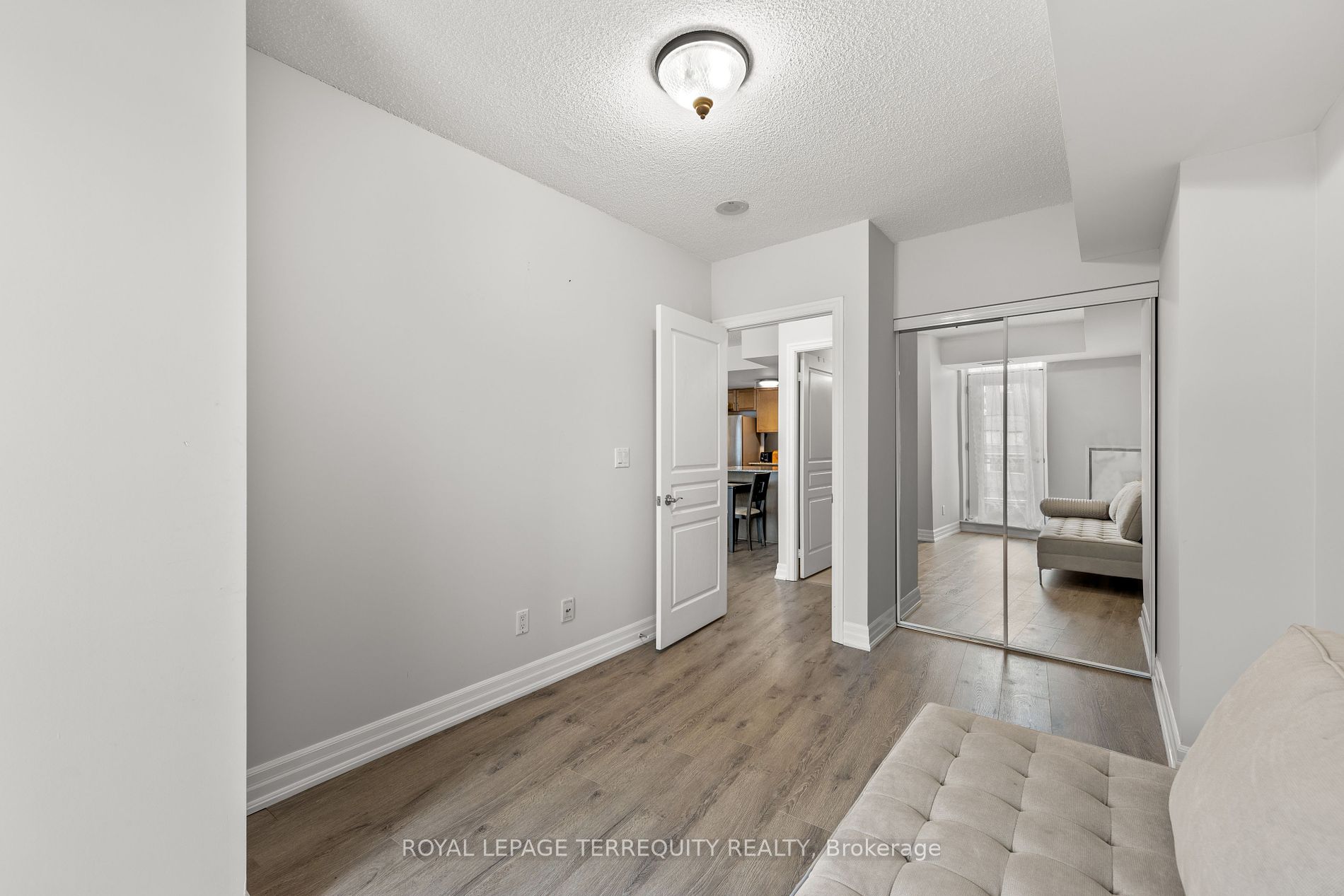 8 Scollard St 9 Property Photo 15