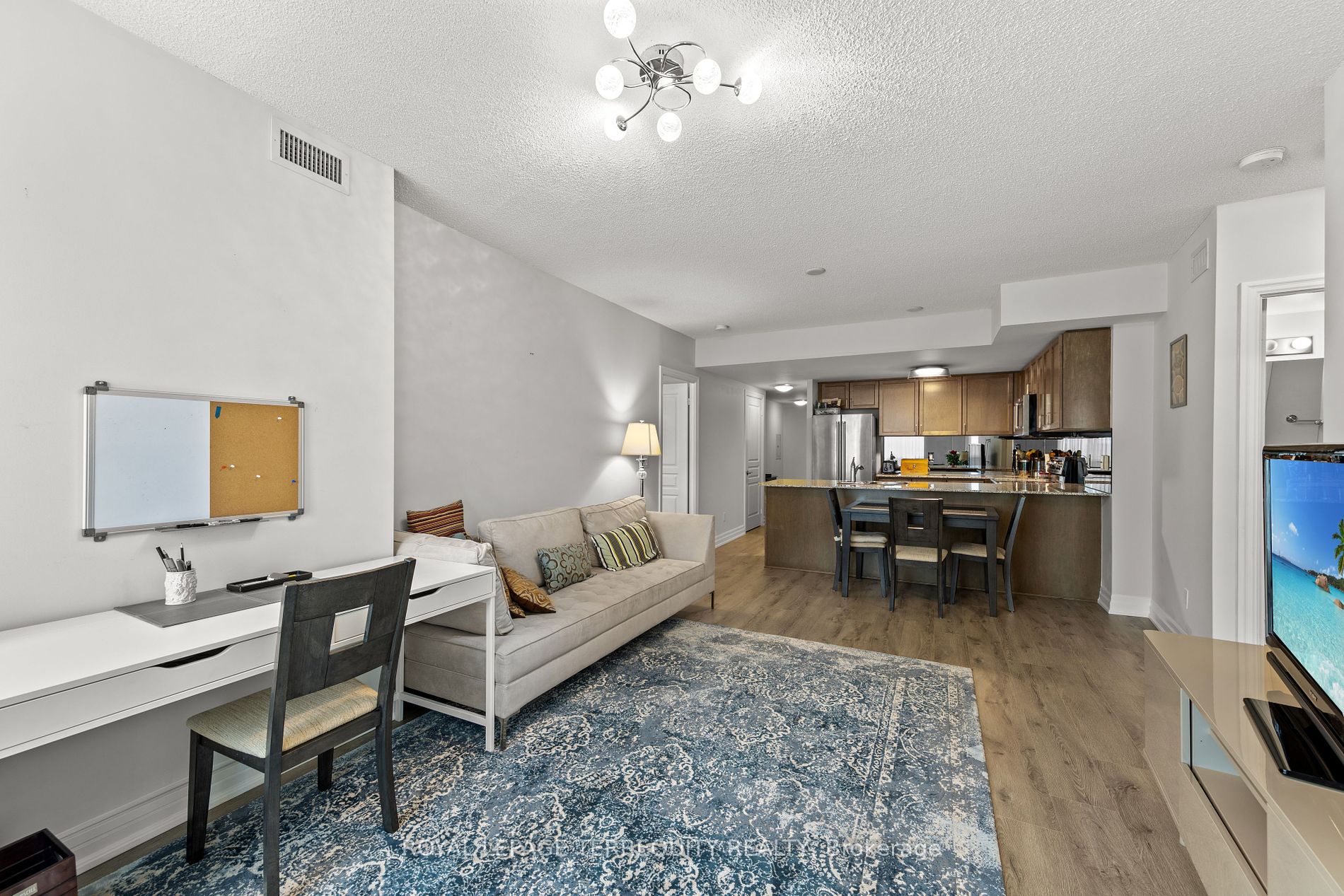 8 Scollard St 9 Property Photo 16
