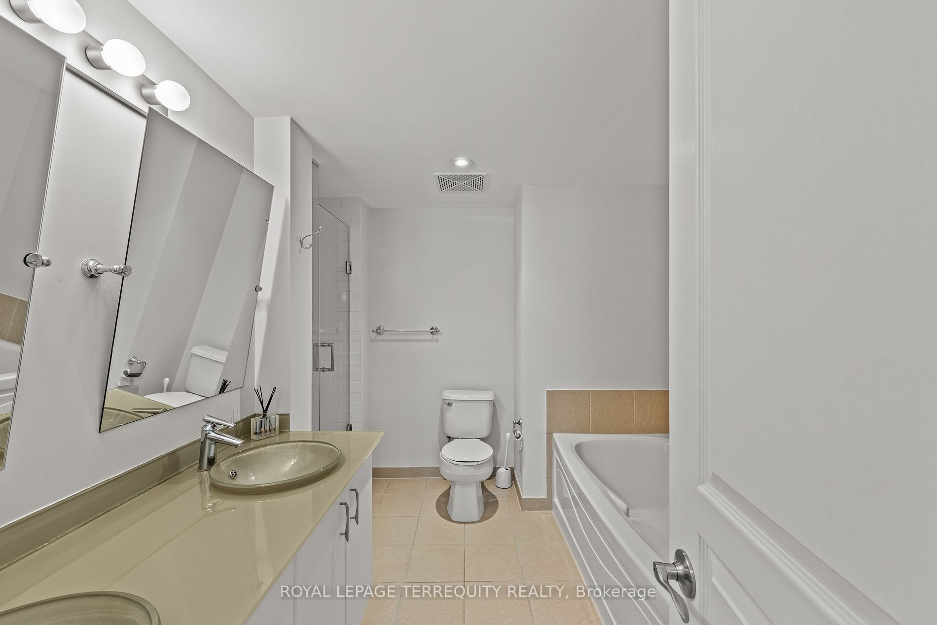 8 Scollard St 9 Property Photo 21