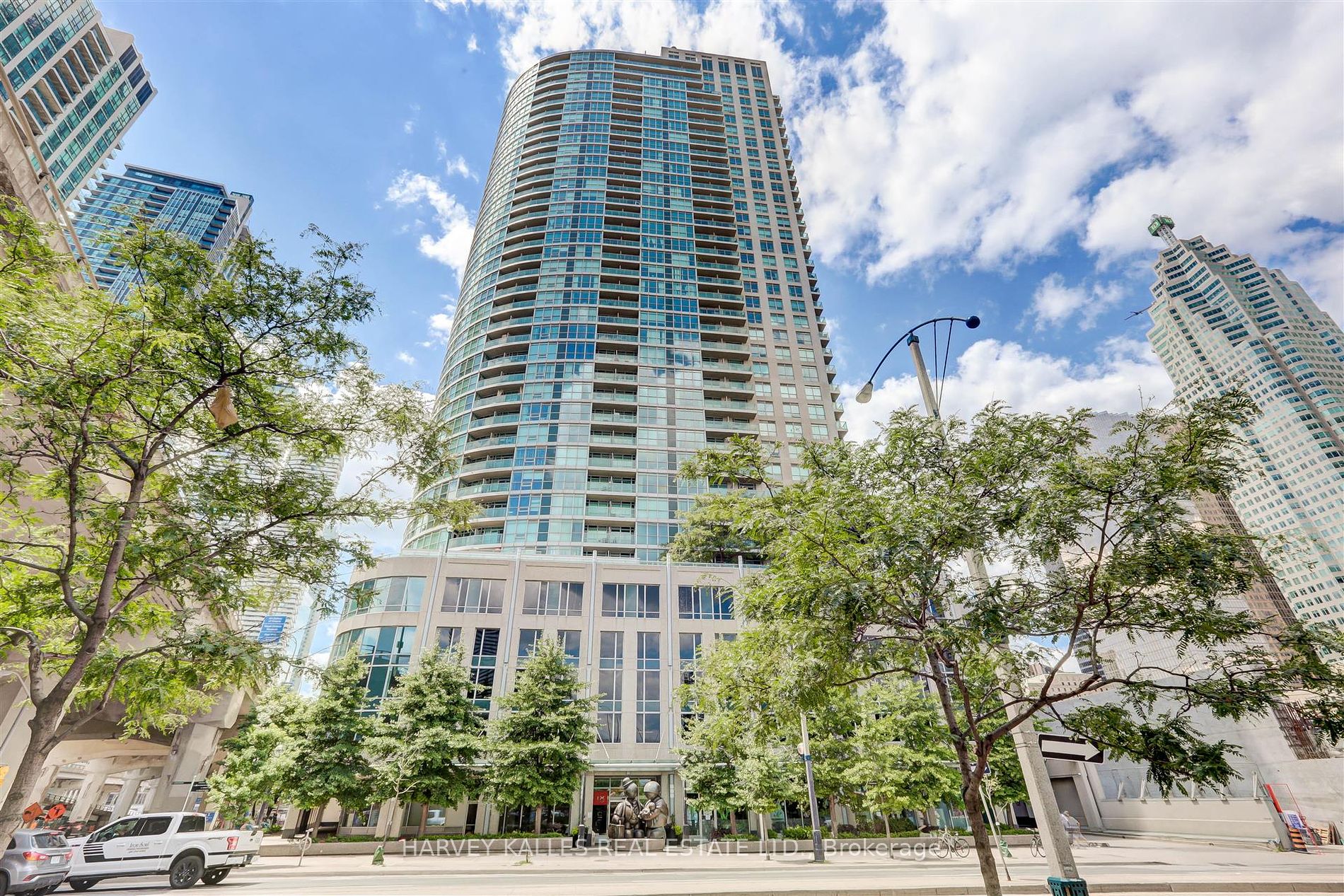 18 Yonge St 12 Property Photo 1