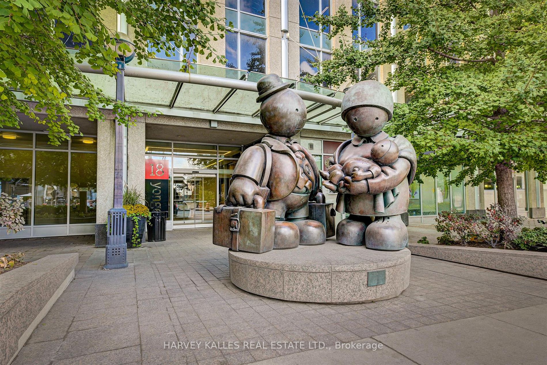 18 Yonge St 12 Property Photo 2