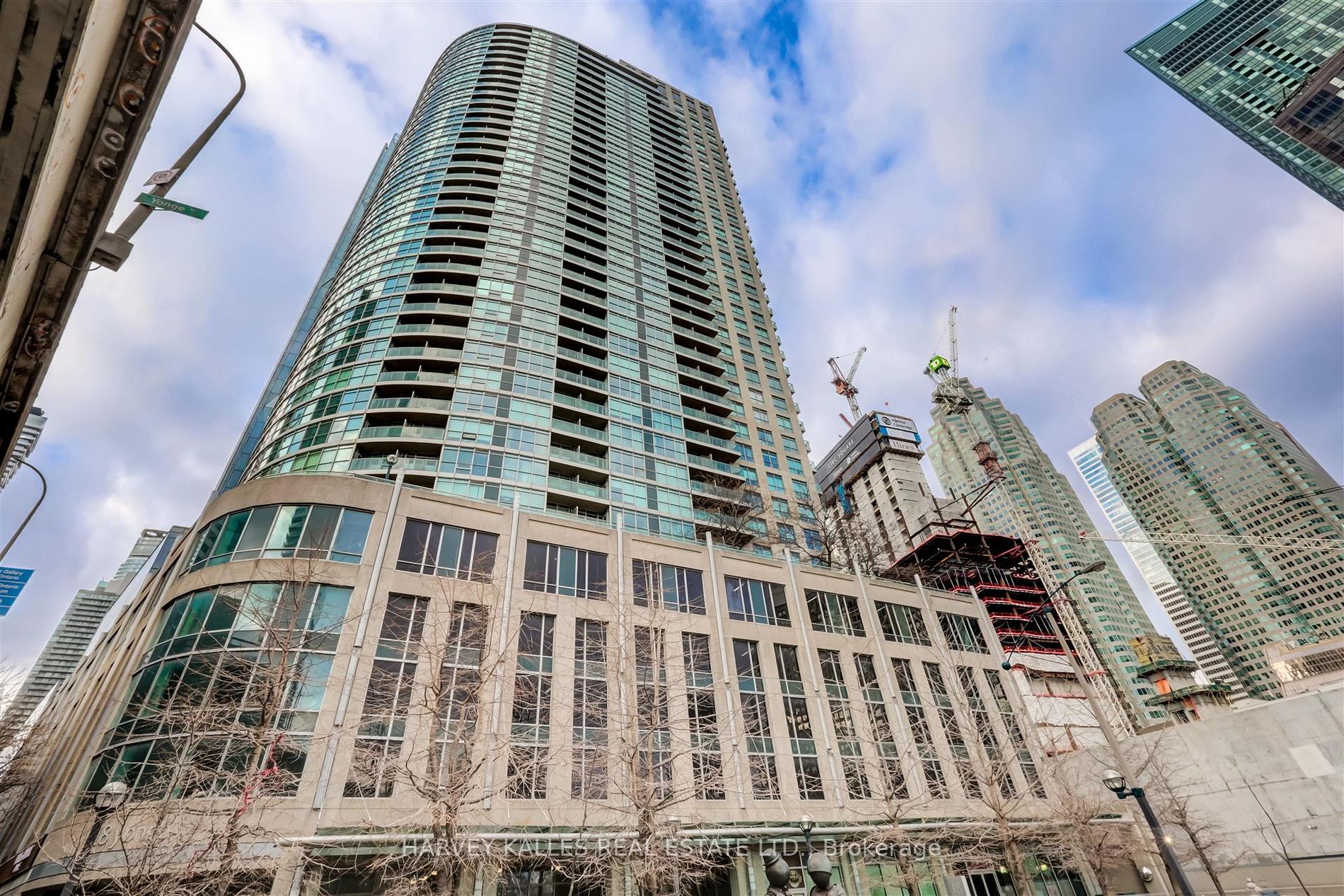 18 Yonge St 12 Property Photo 3
