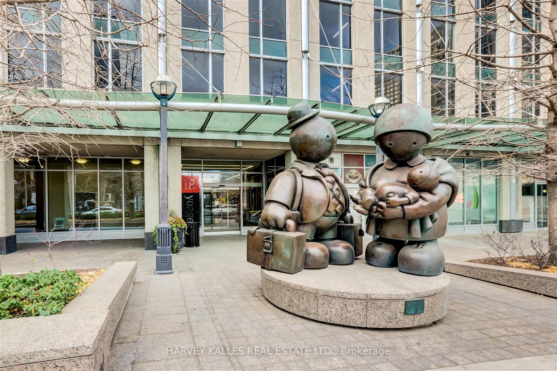 18 Yonge St 12 Property Photo 4