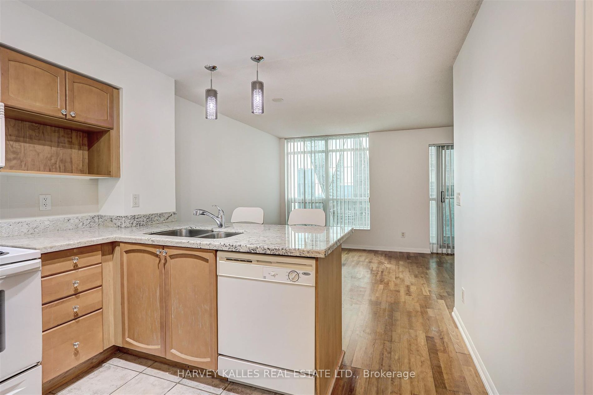 18 Yonge St 12 Property Photo 6