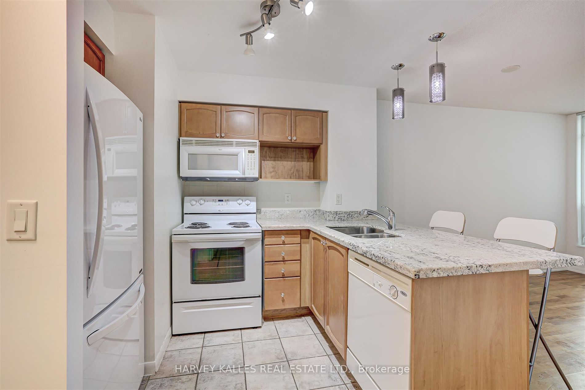 18 Yonge St 12 Property Photo 7