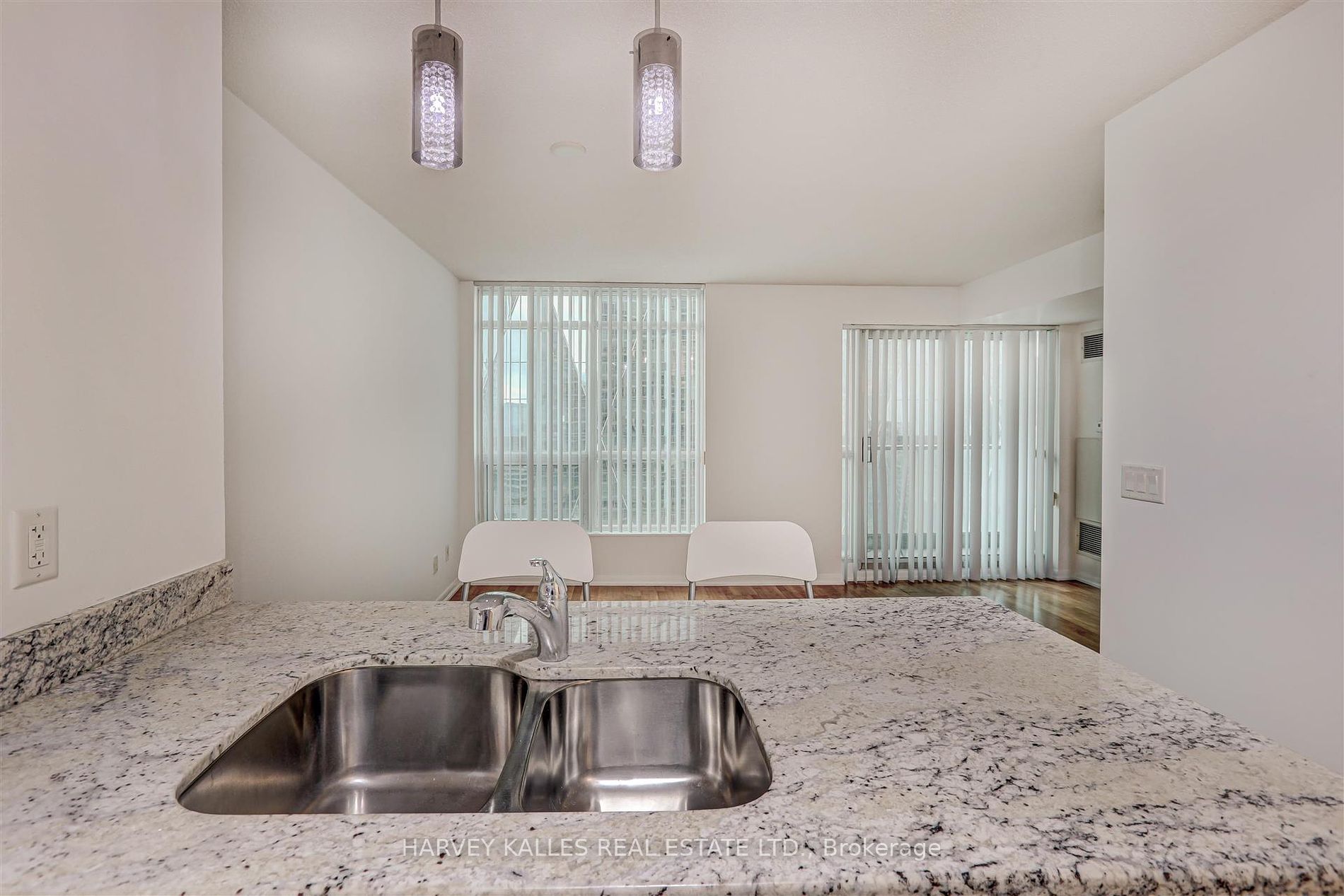 18 Yonge St 12 Property Photo 9