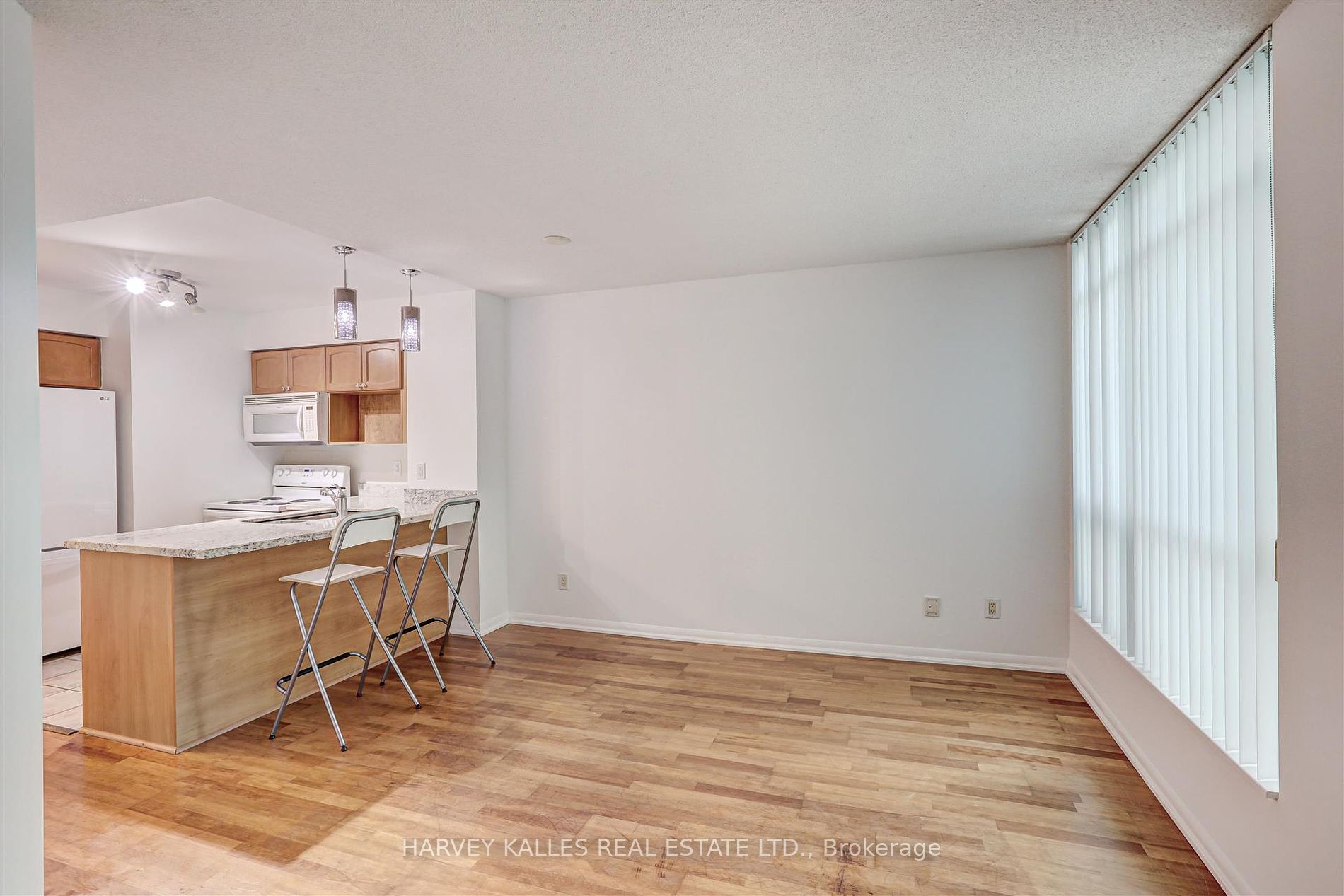 18 Yonge St 12 Property Photo 16