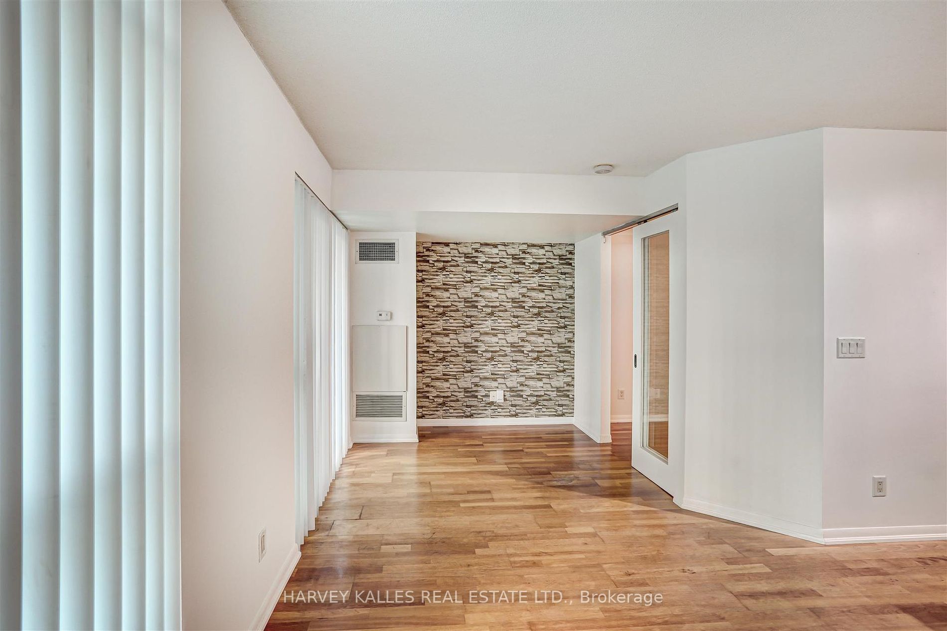 18 Yonge St 12 Property Photo 17