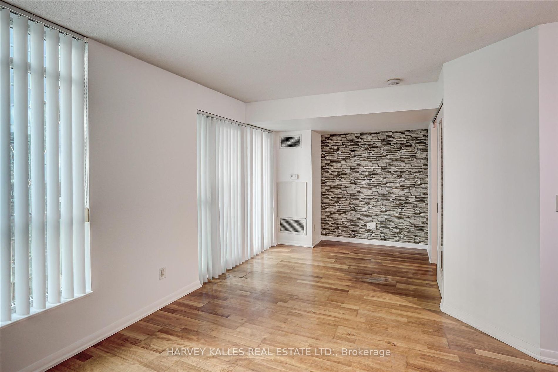 18 Yonge St 12 Property Photo 18