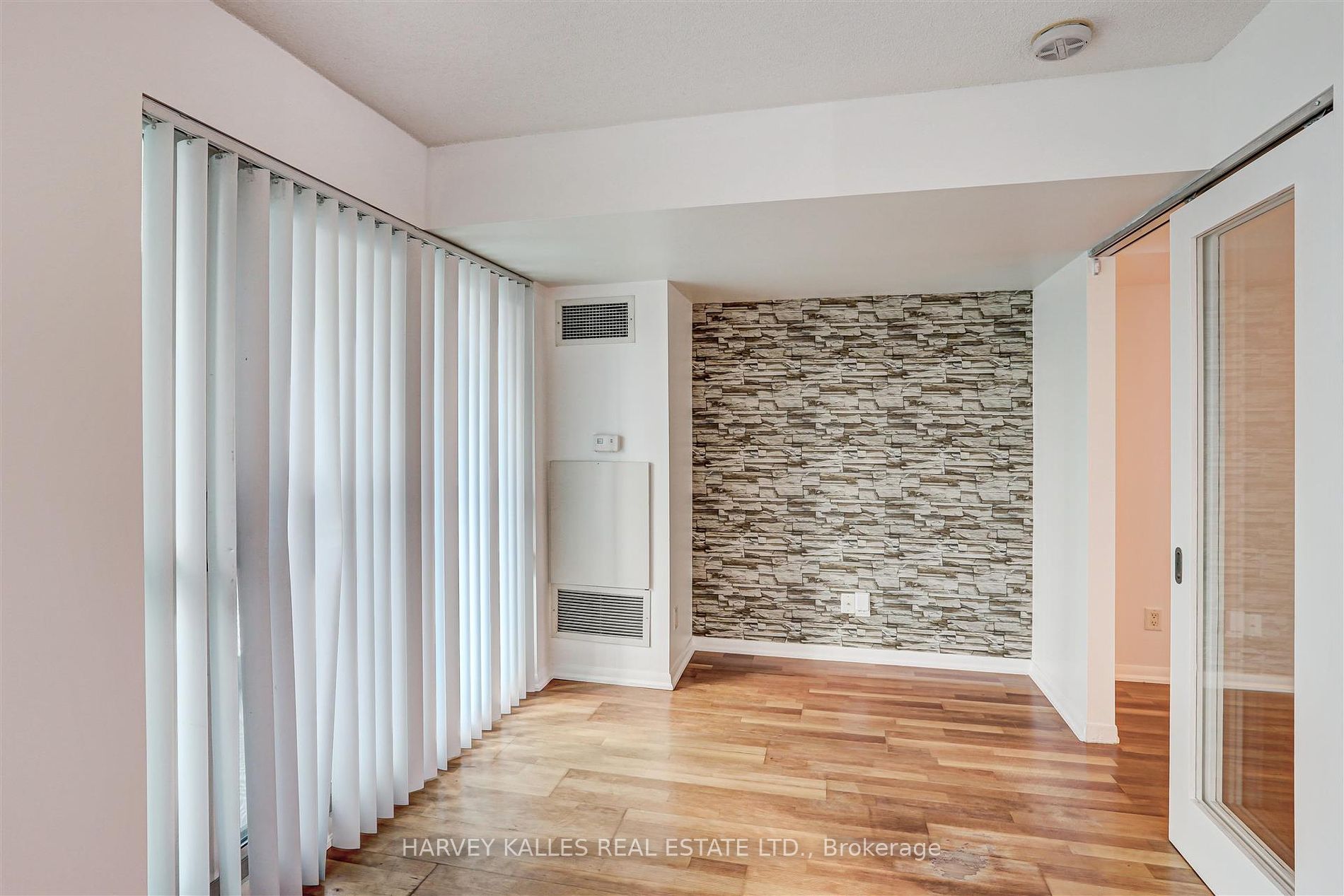 18 Yonge St 12 Property Photo 19