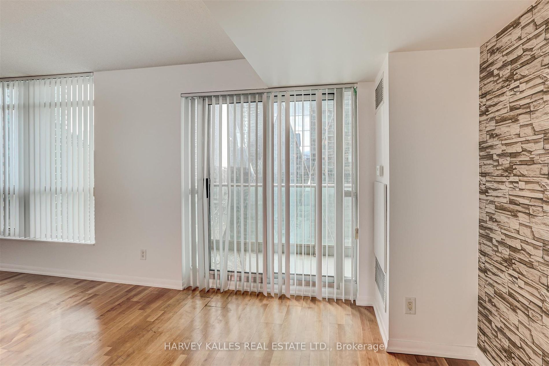 18 Yonge St 12 Property Photo 21