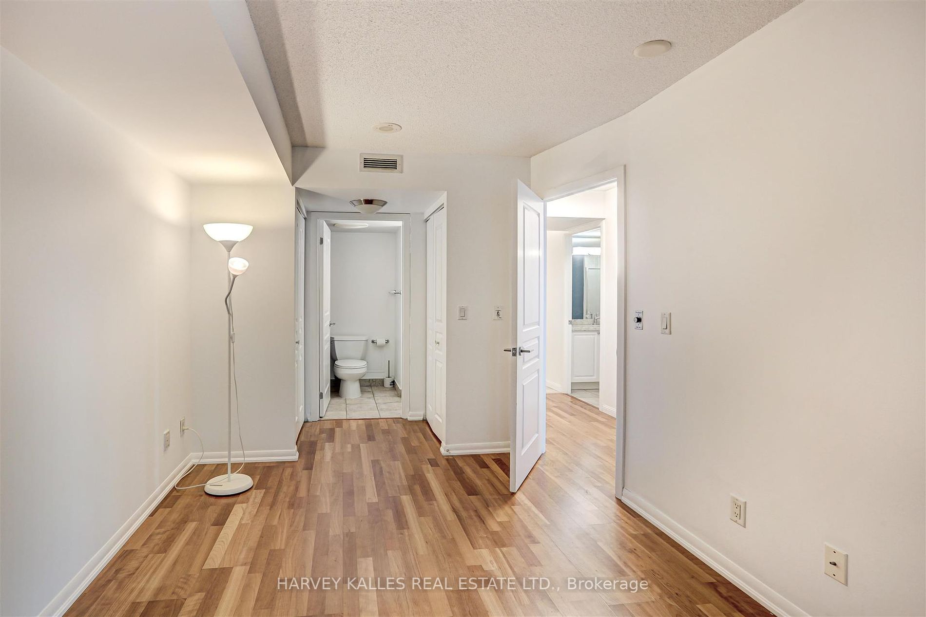 18 Yonge St 12 Property Photo 22