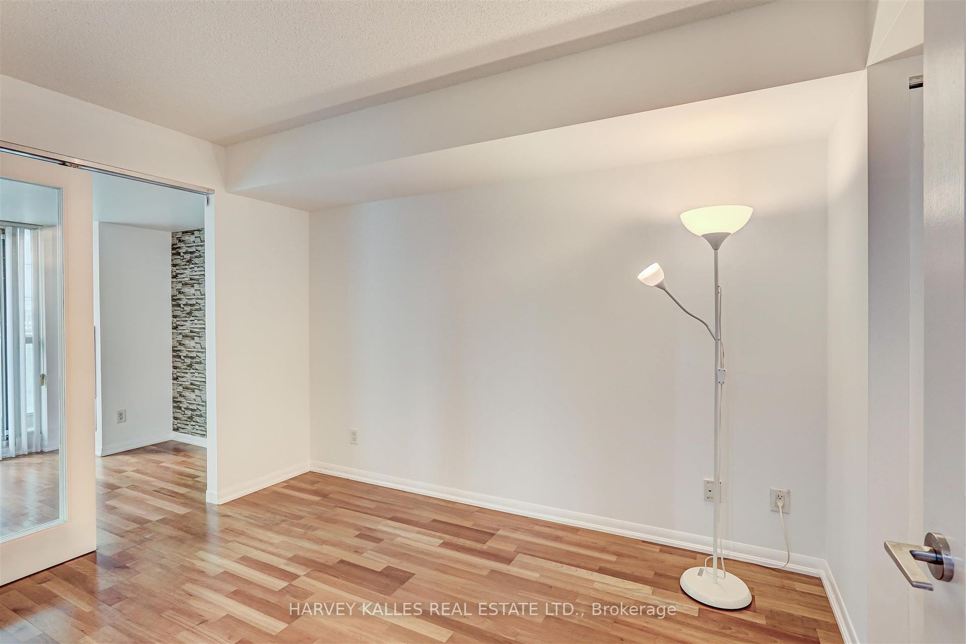 18 Yonge St 12 Property Photo 24
