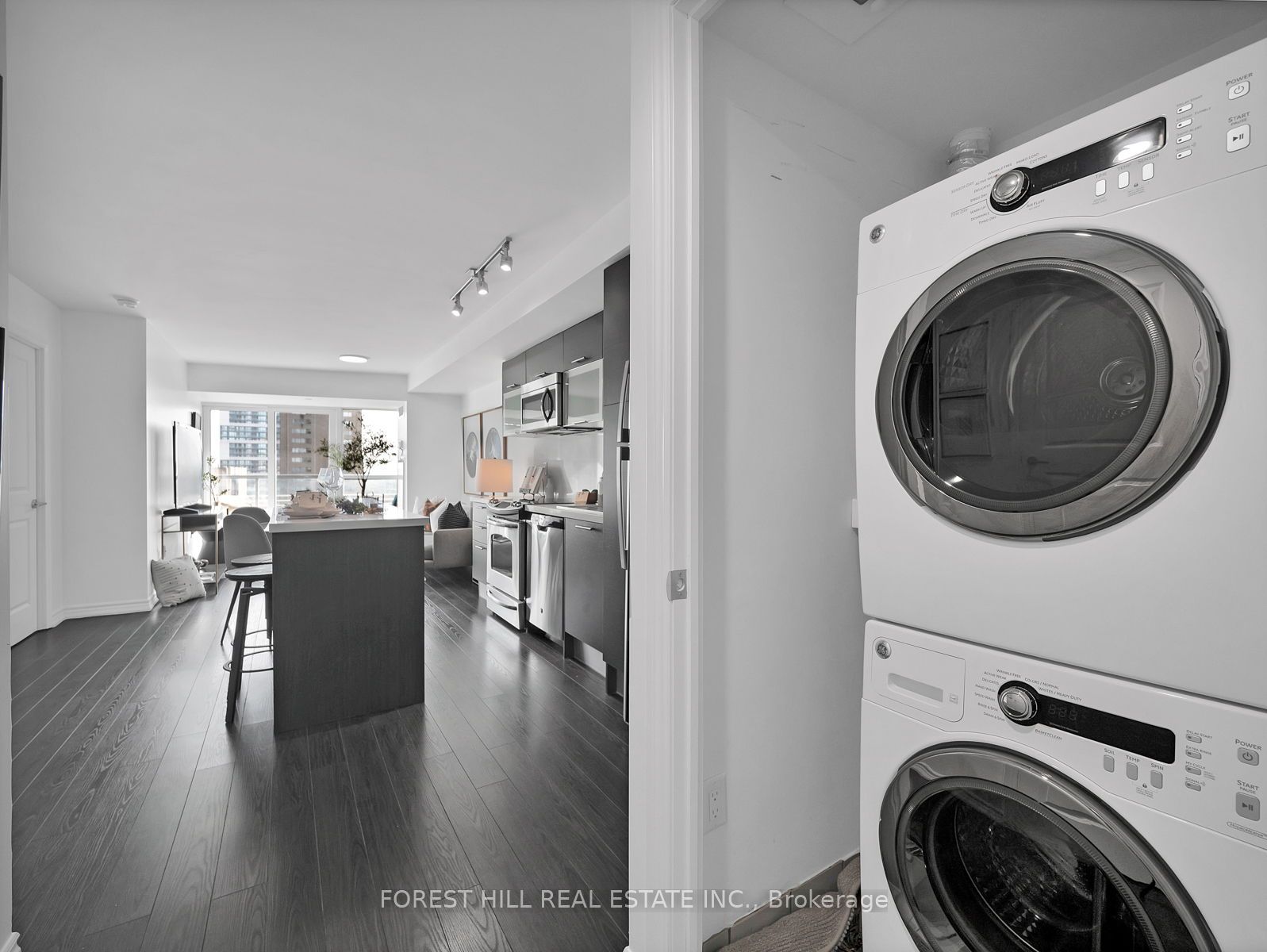 386 Yonge St 05 Property Photo 7