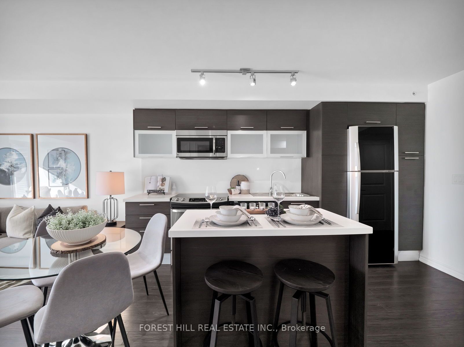 386 Yonge St 05 Property Photo 13