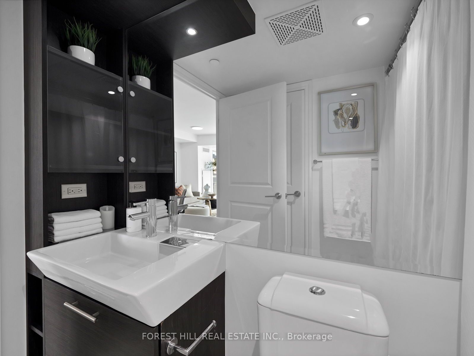 386 Yonge St 05 Property Photo 15