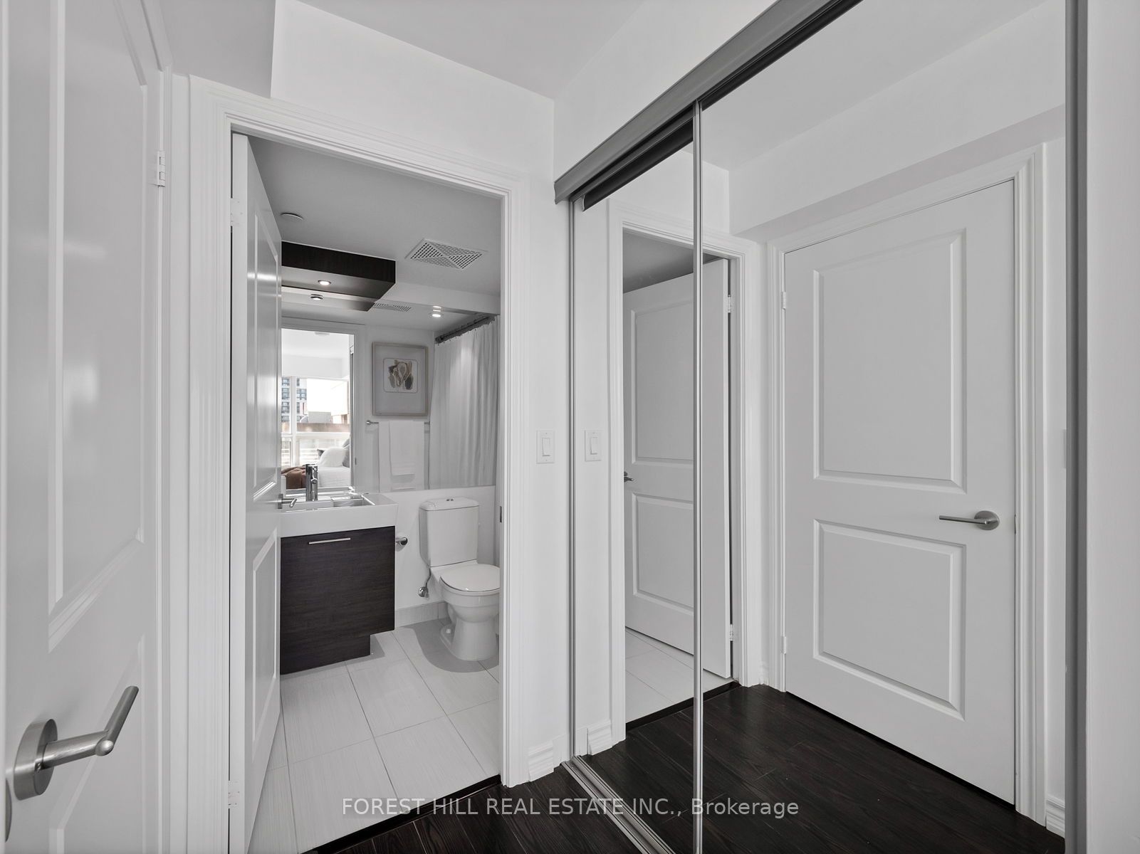 386 Yonge St 05 Property Photo 17