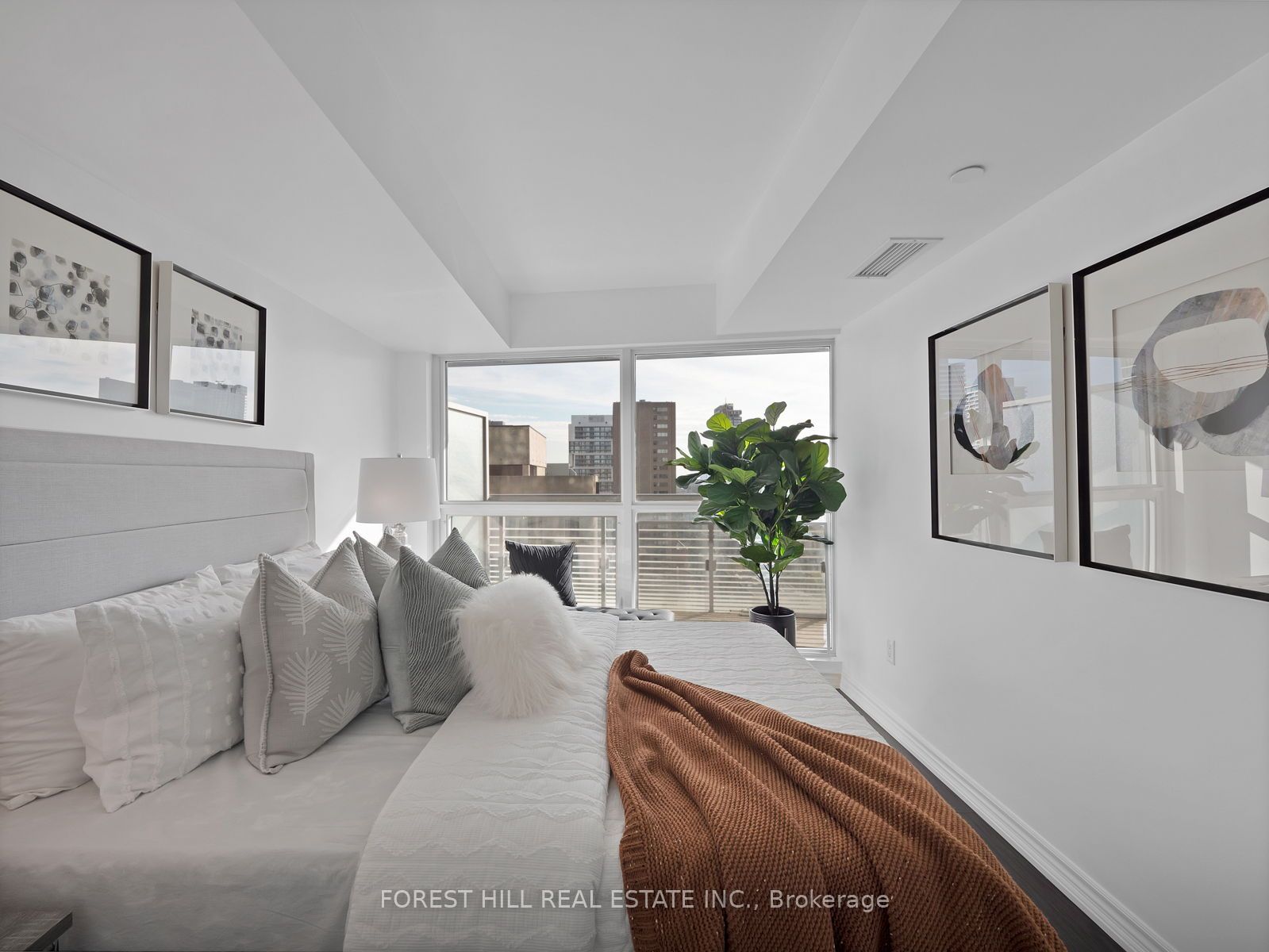 386 Yonge St 05 Property Photo 19