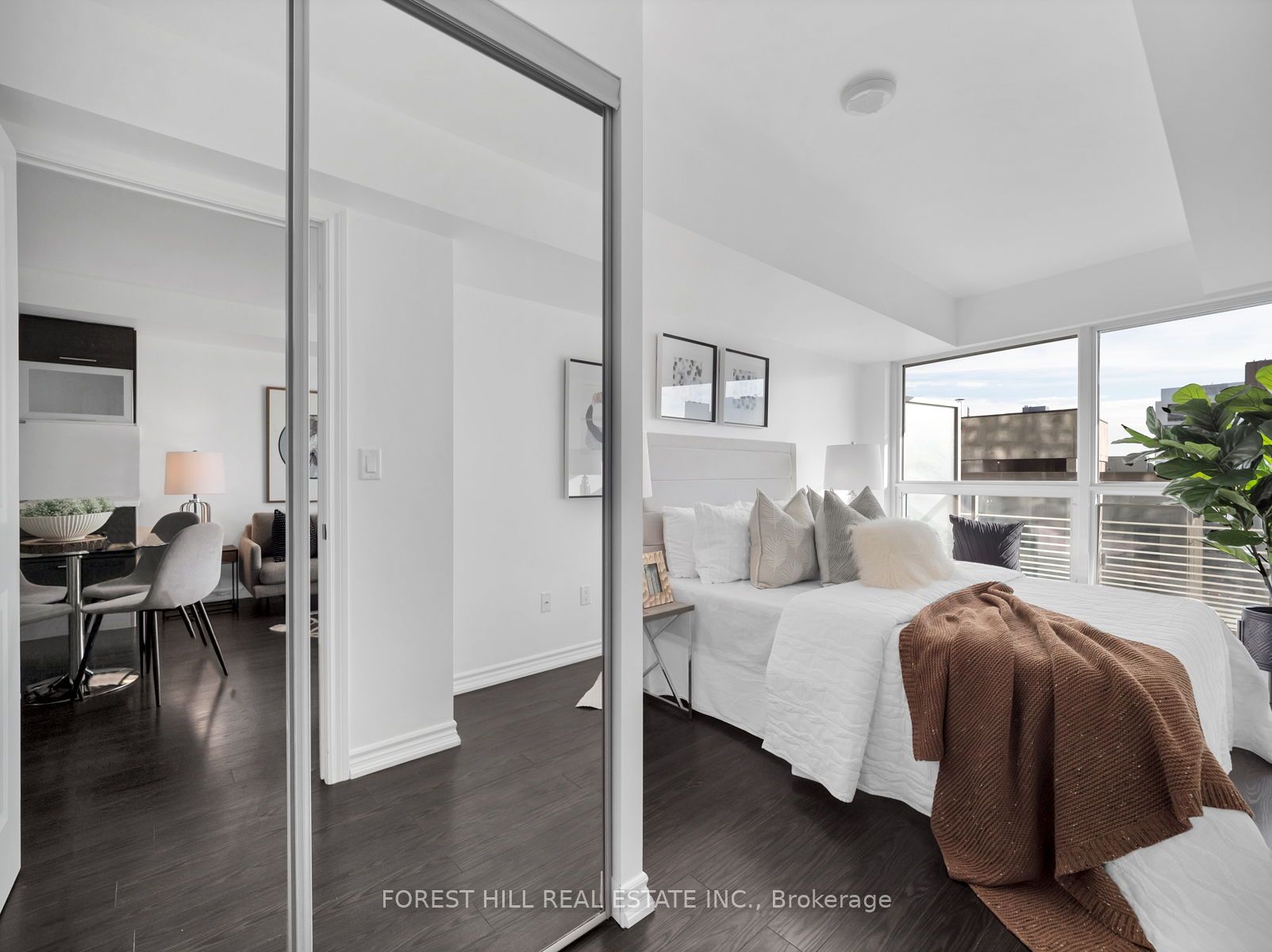 386 Yonge St 05 Property Photo 20