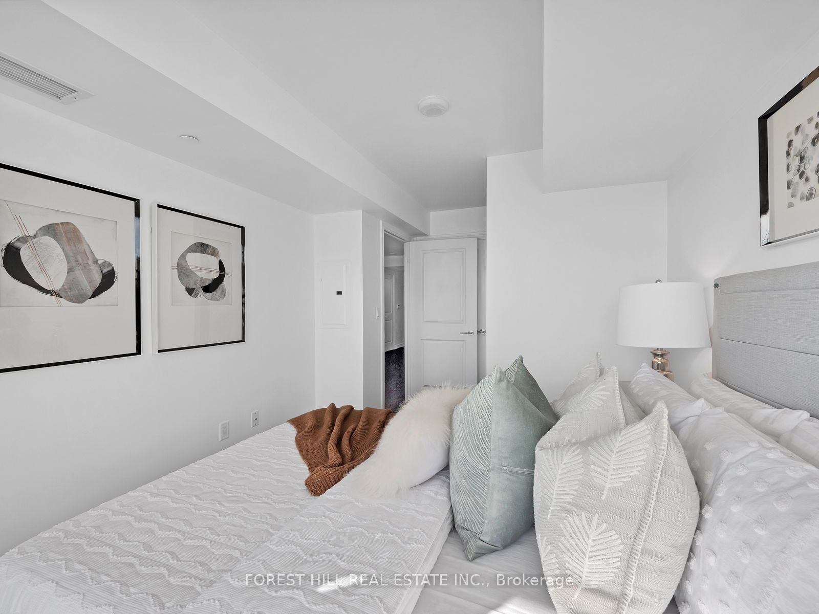386 Yonge St 05 Property Photo 21