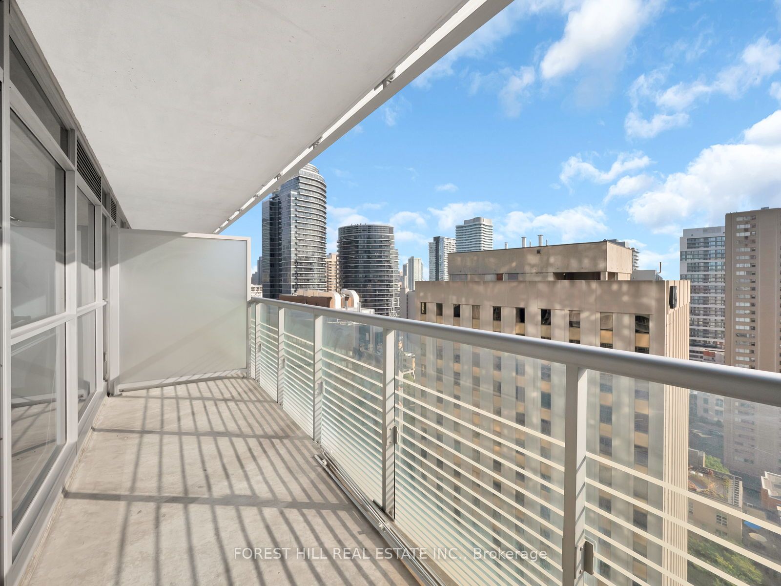 386 Yonge St 05 Property Photo 23