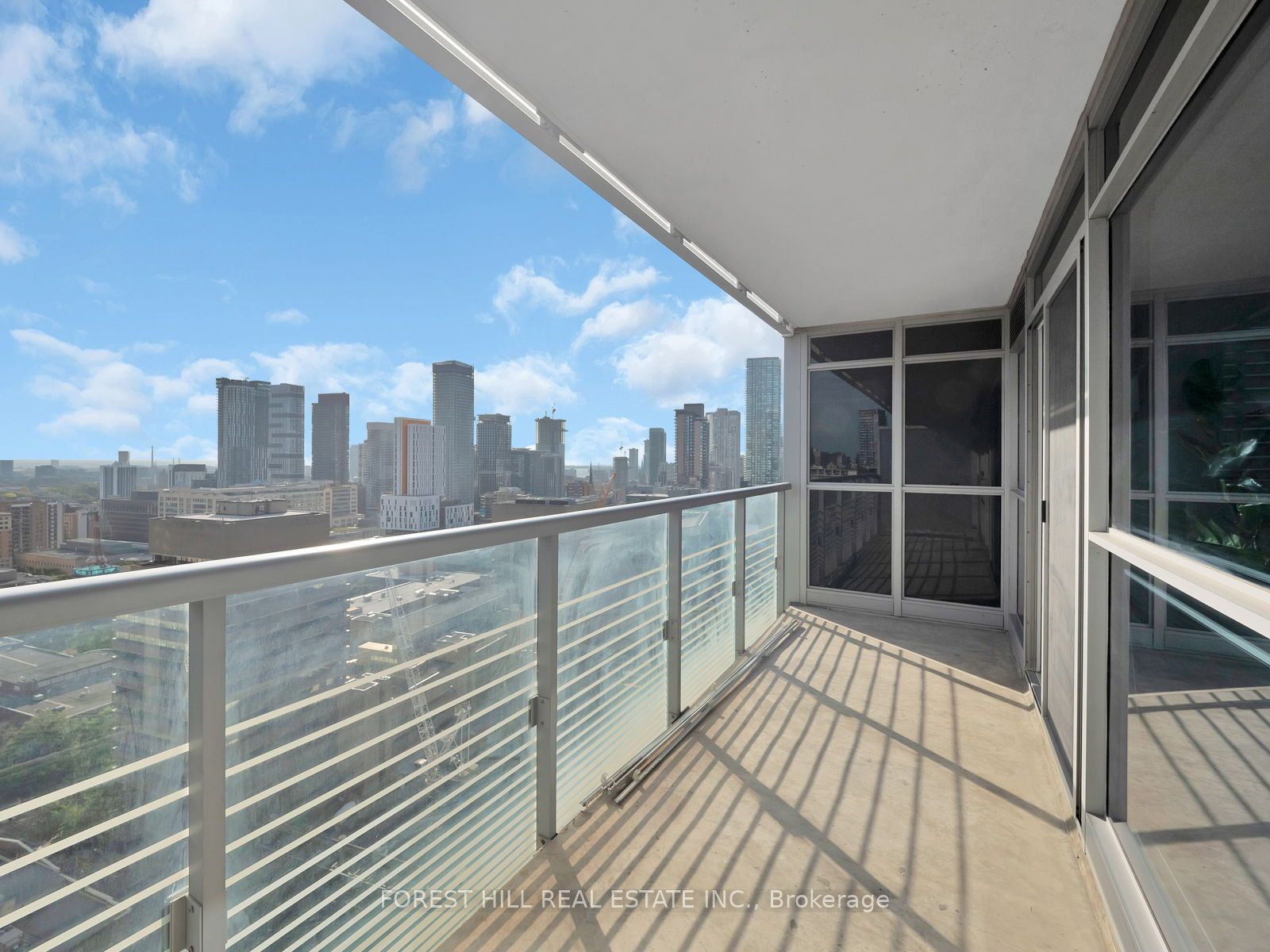 386 Yonge St 05 Property Photo 24
