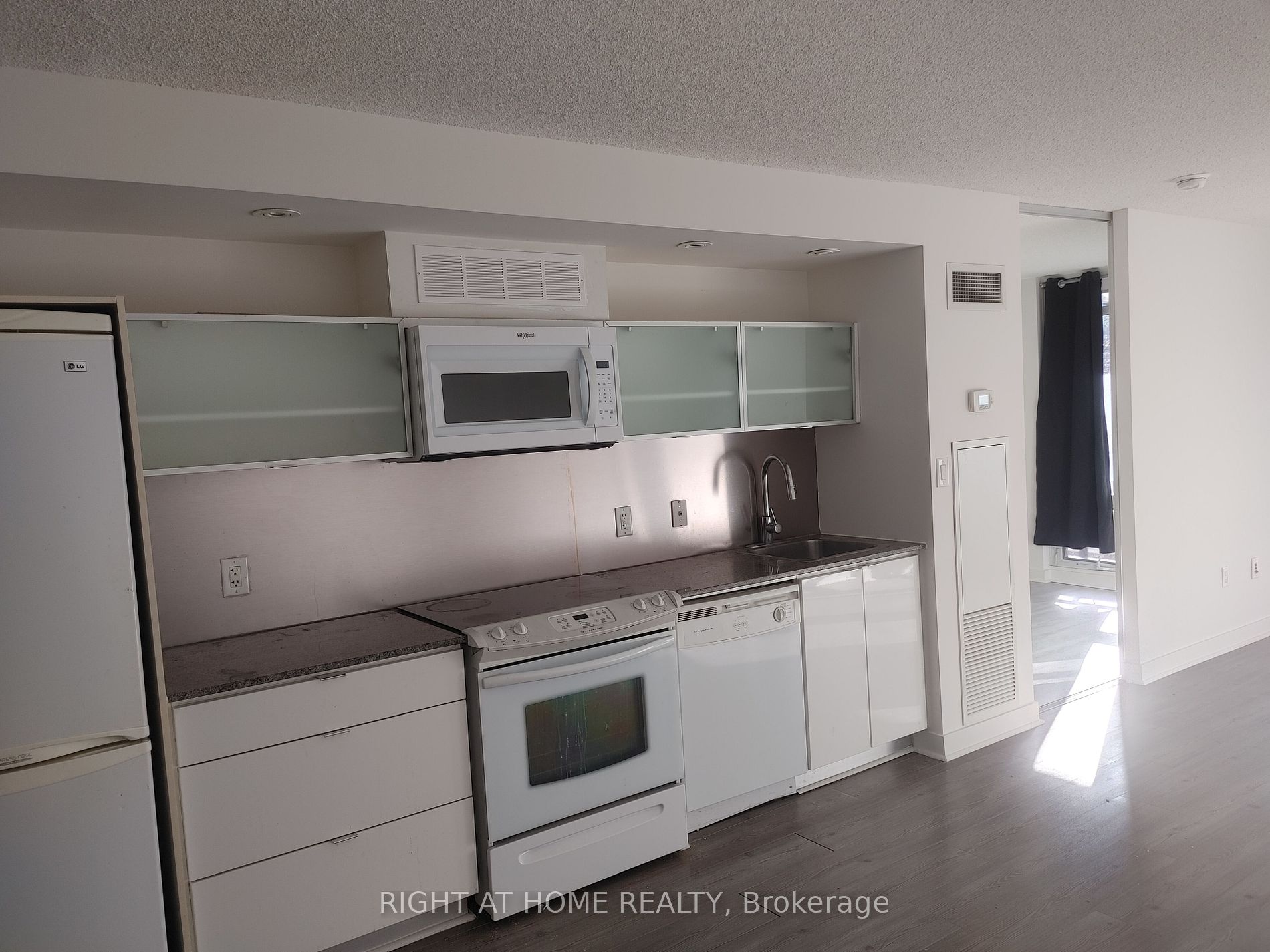 4k Spadina Ave 22 Property Photo 8