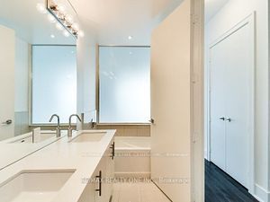 39 Queens Quay E 14 Property Photo 9