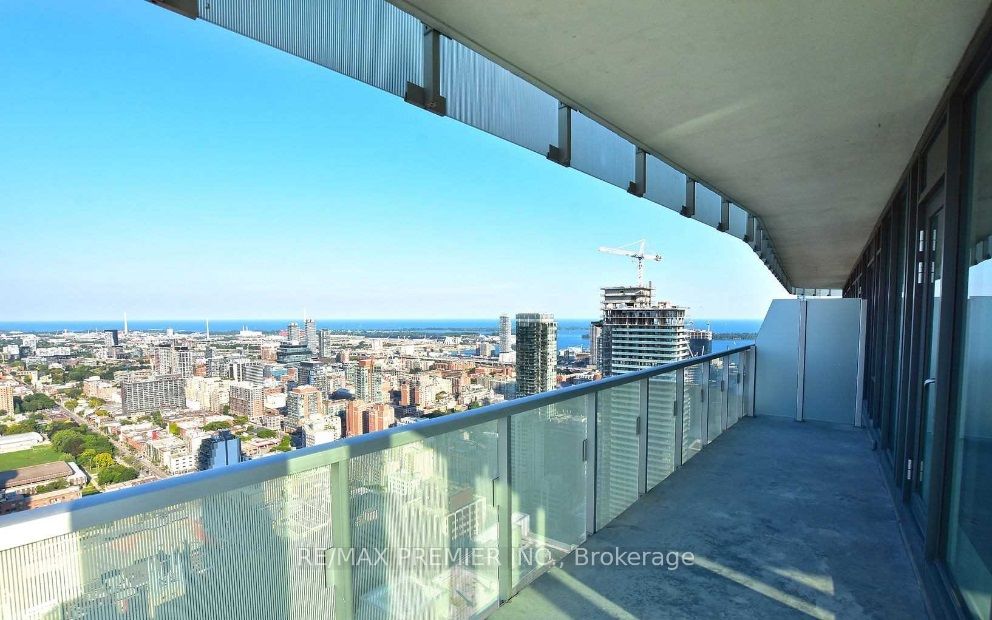 197 Yonge St W 02 Property Photo 2