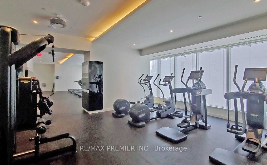197 Yonge St W 02 Property Photo 9